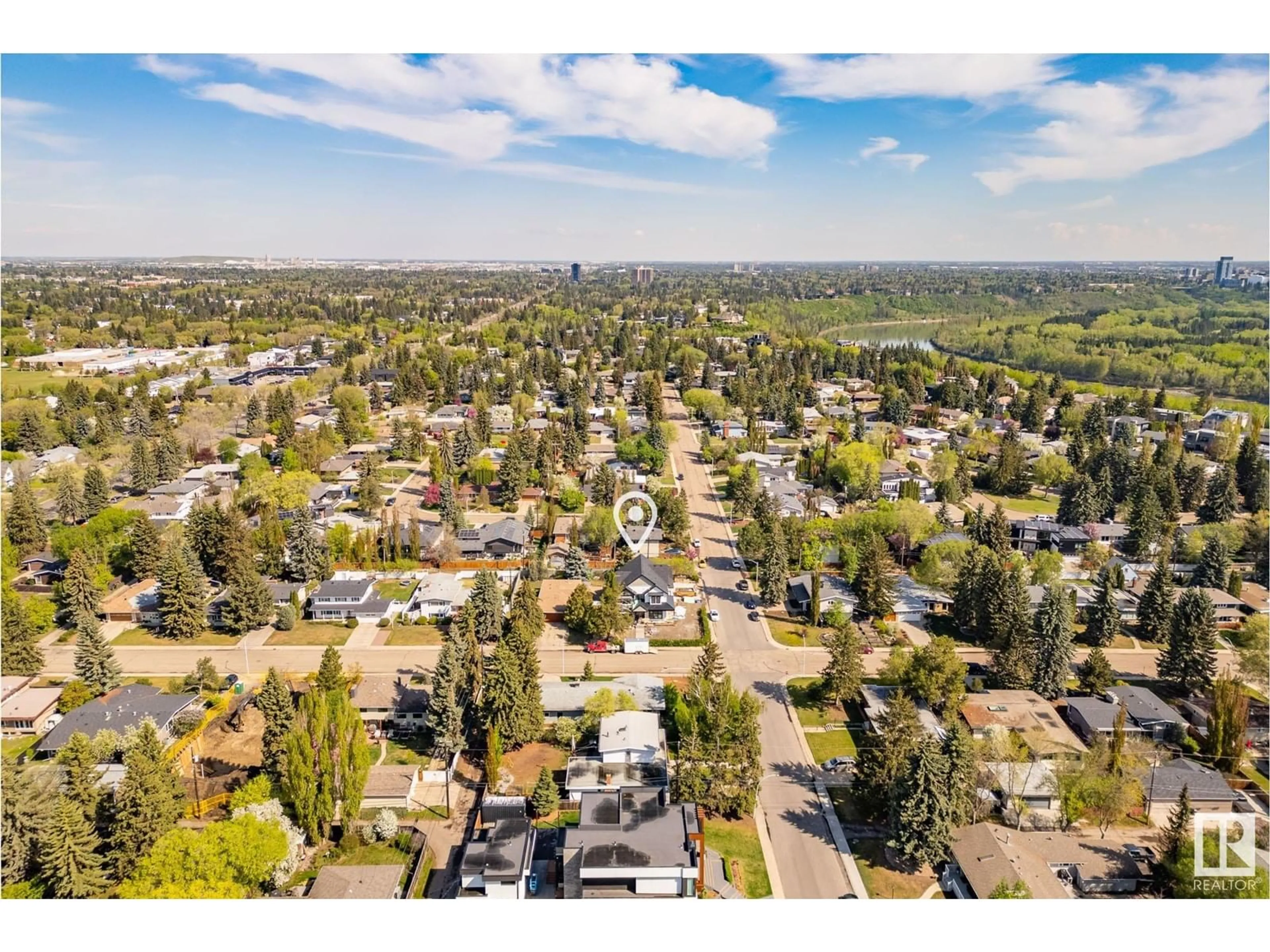 A pic from outside/outdoor area/front of a property/back of a property/a pic from drone, street for 14004 89A AV, Edmonton Alberta T5R0J5