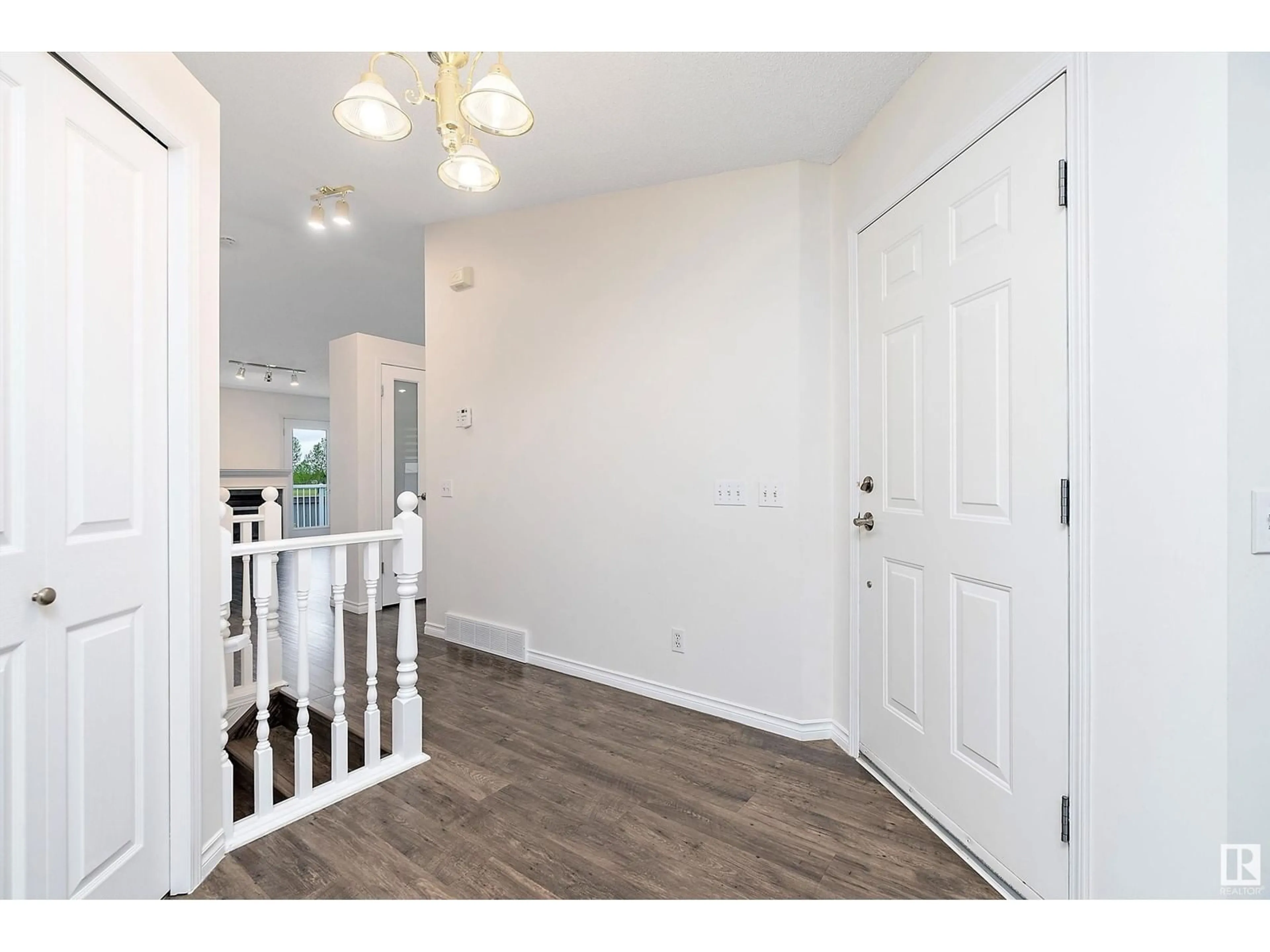 Indoor entryway for 8 - 15 DECHENE RD, Edmonton Alberta T6M2S5