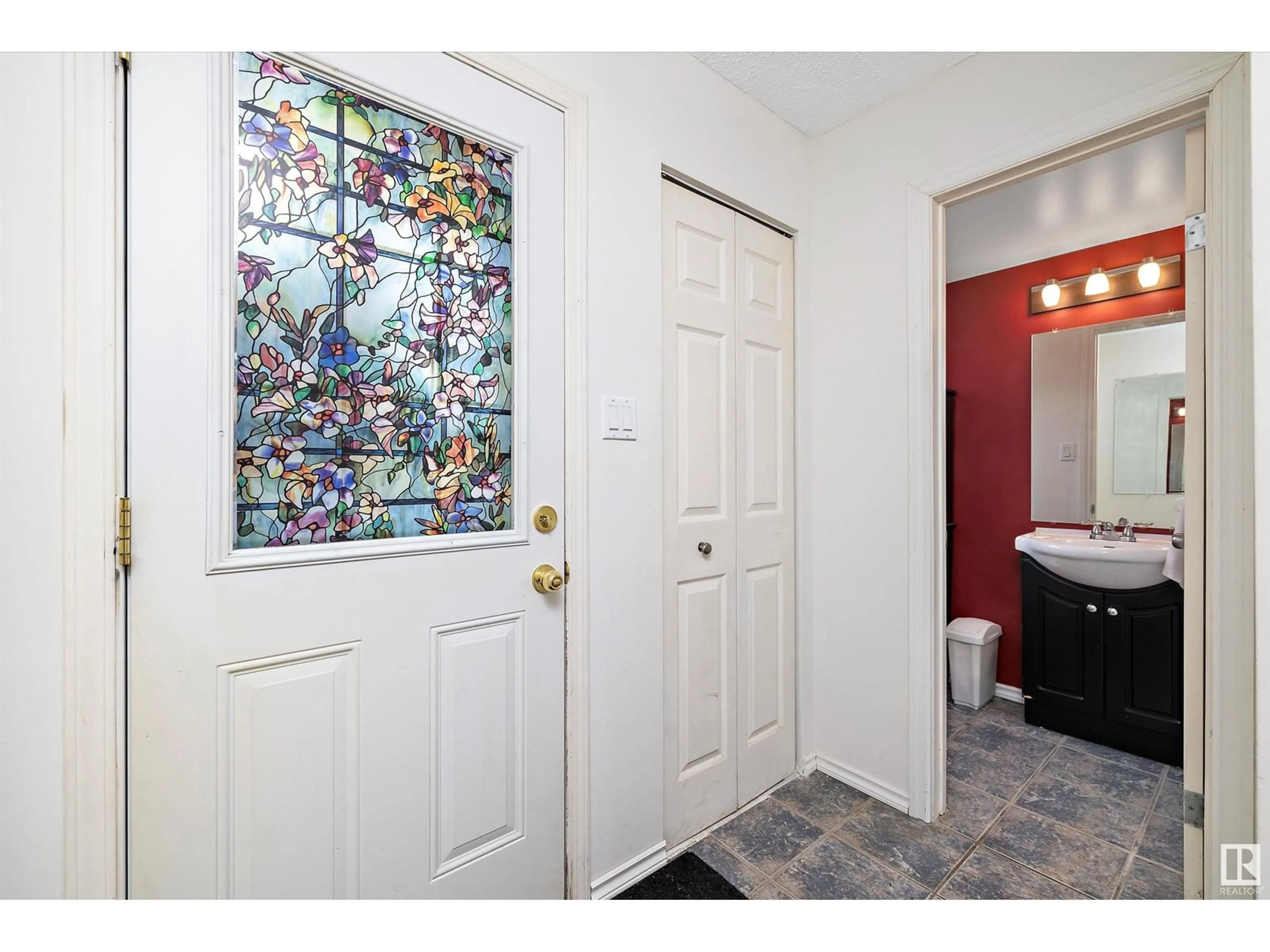 Indoor entryway for 33 GREAT OA, Sherwood Park Alberta T8A0V8