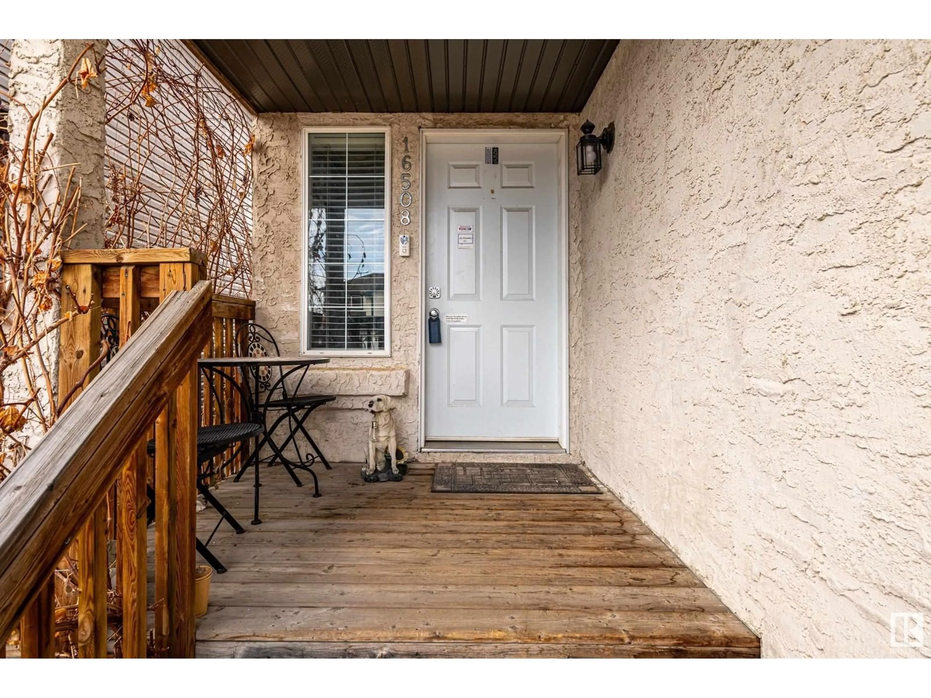 Indoor entryway for 16508 56 ST, Edmonton Alberta T5Y3M7