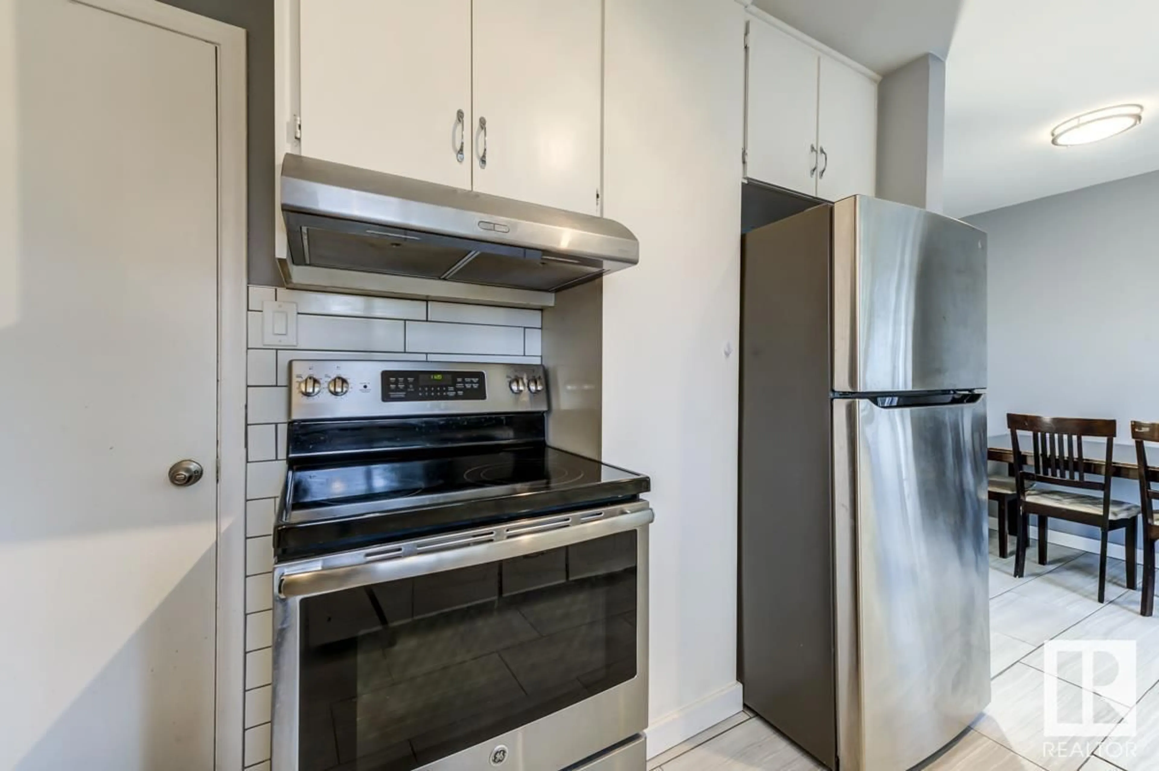 Standard kitchen, unknown for 7 MARION CR, St. Albert Alberta T8N1L1