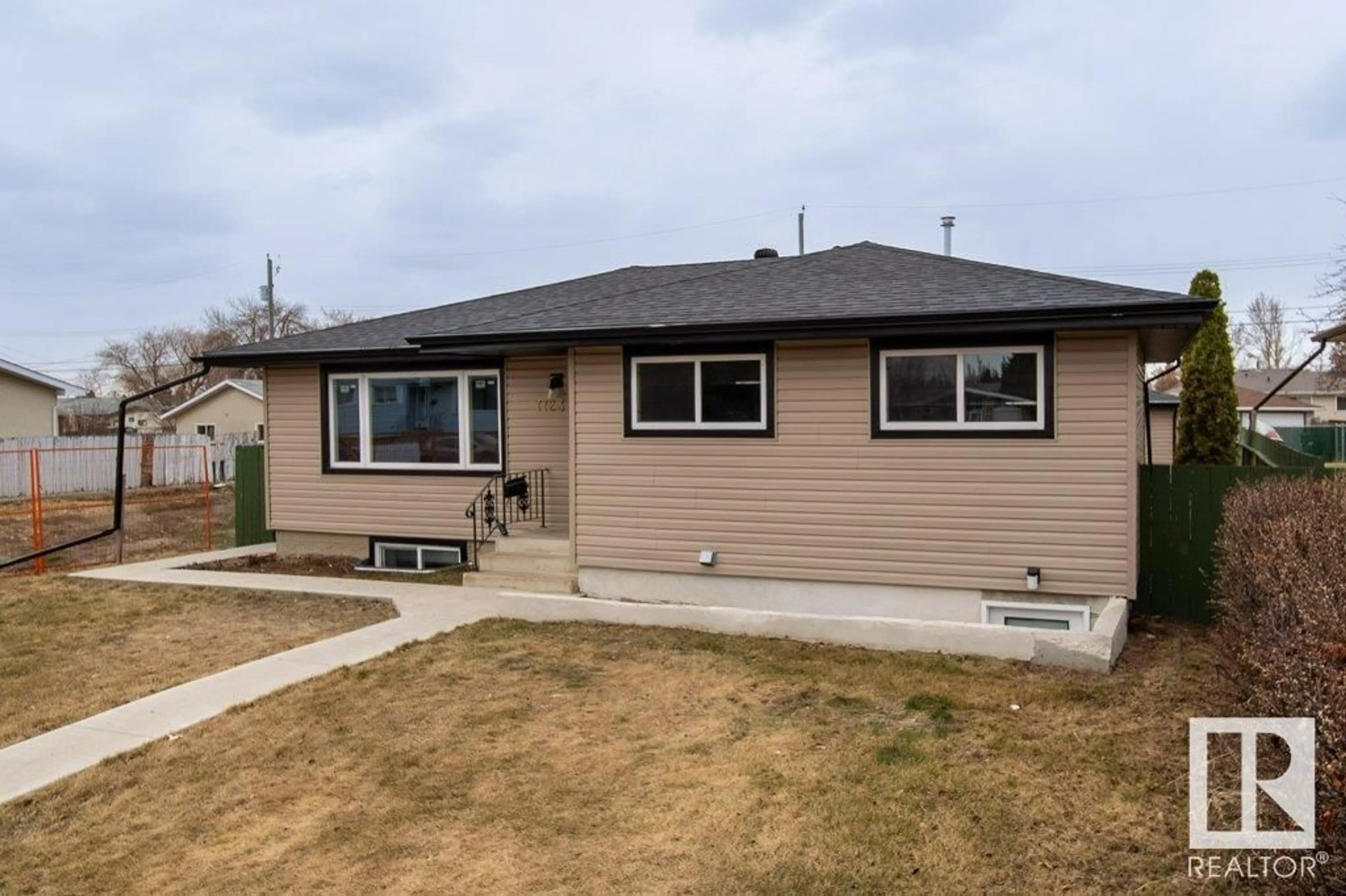 Home with vinyl exterior material, street for 7723 132A AVENUE AVENUE, Edmonton Alberta T5C2C4