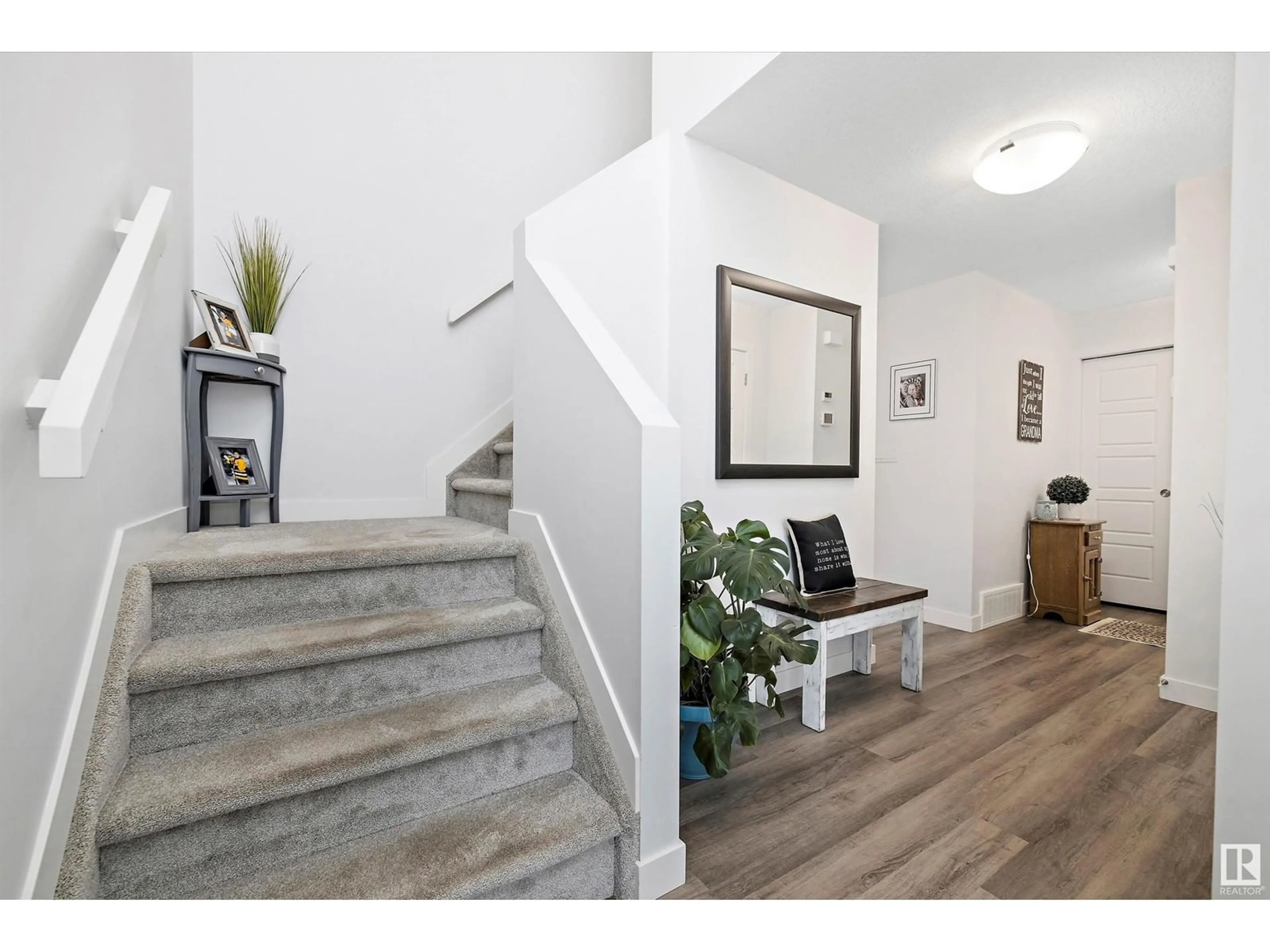 Indoor entryway for 10608 96A ST, Morinville Alberta T8R0E8
