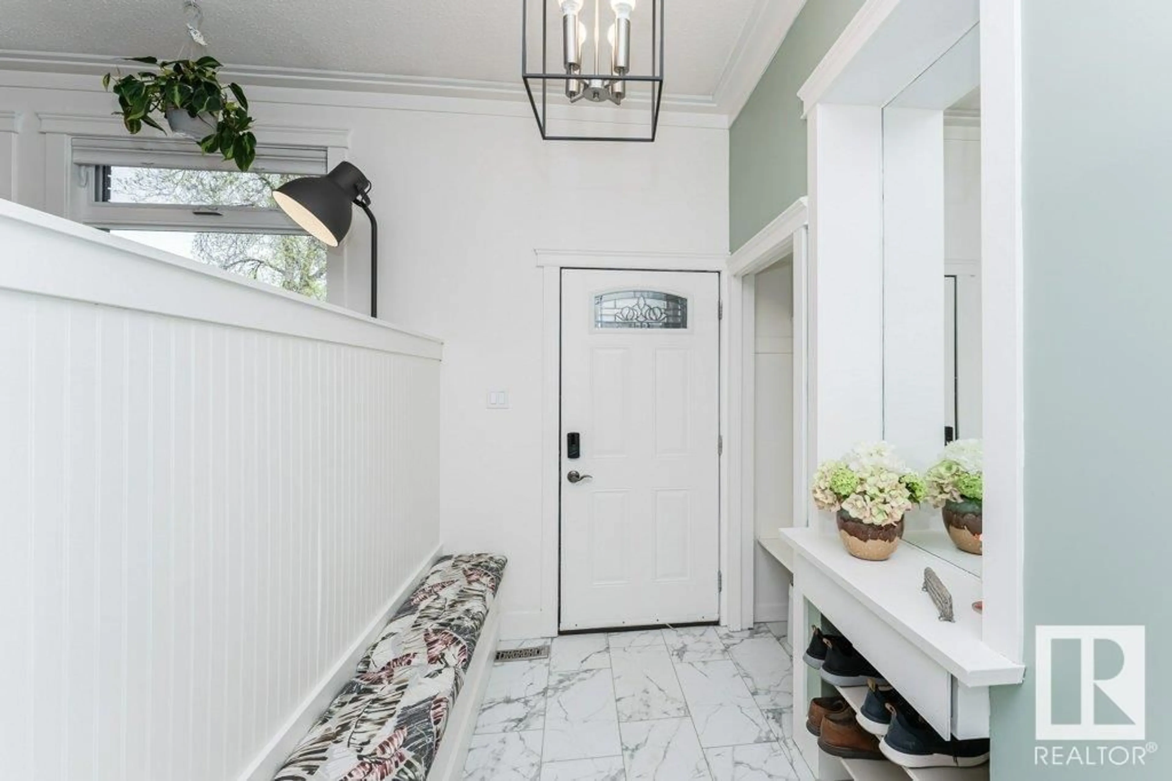 Indoor entryway for 33 GOODRIDGE DR, St. Albert Alberta T8N2A9