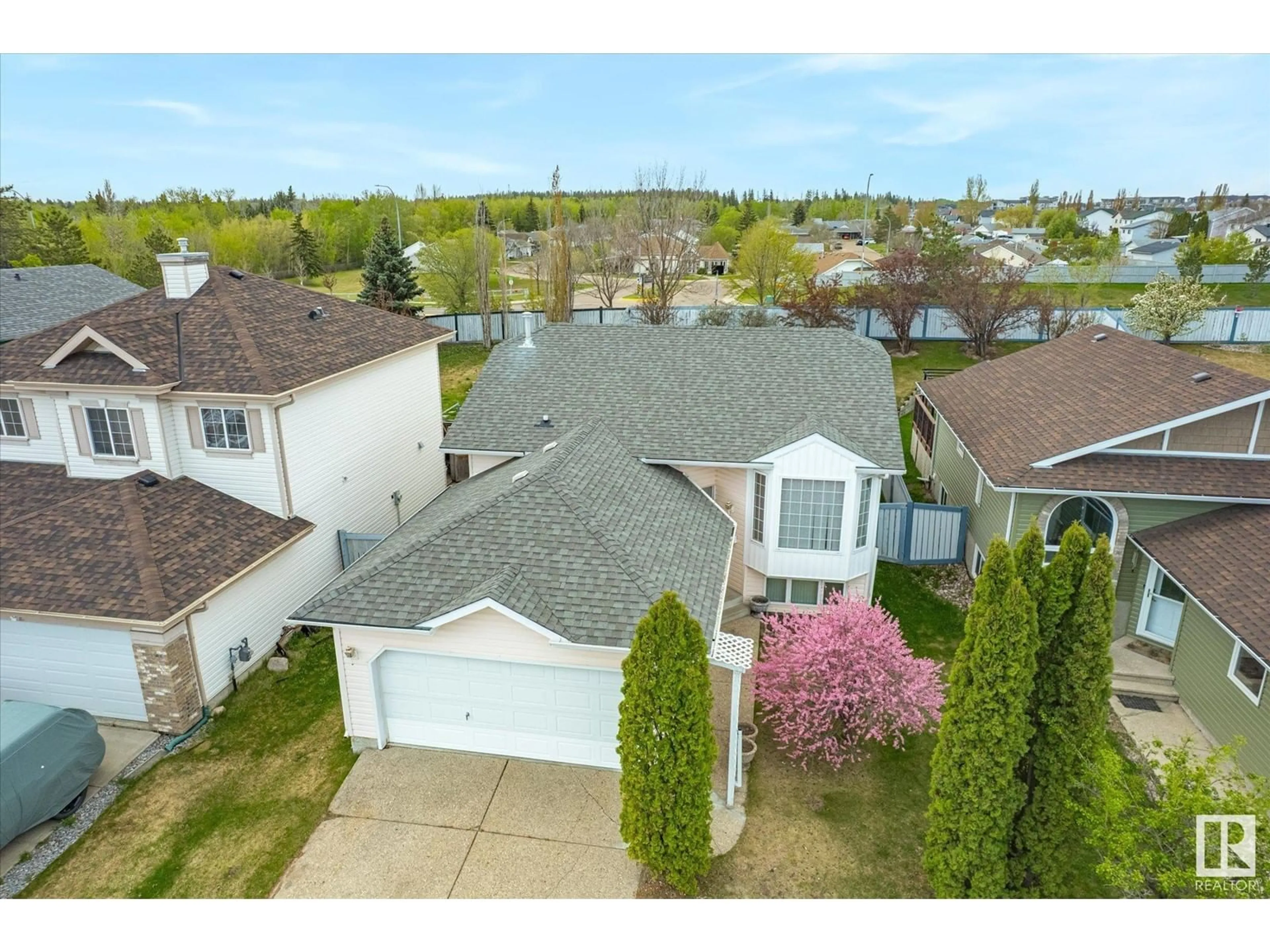 A pic from outside/outdoor area/front of a property/back of a property/a pic from drone, street for 31 DEER PARK WY, Spruce Grove Alberta T7X3K4