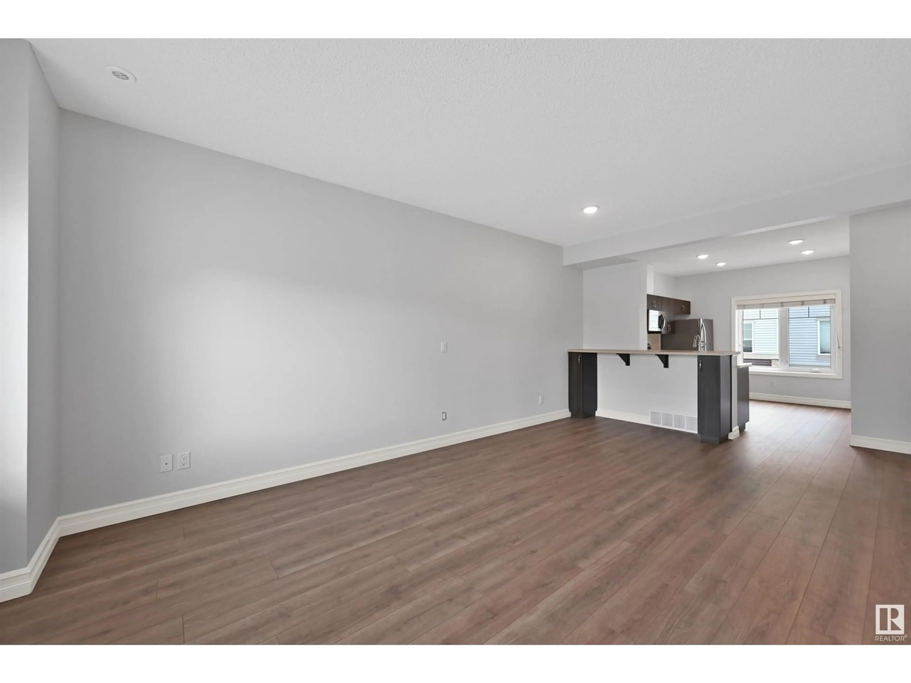 A pic of a room for #4 - 804 WELSH DR, Edmonton Alberta T6X1Y8