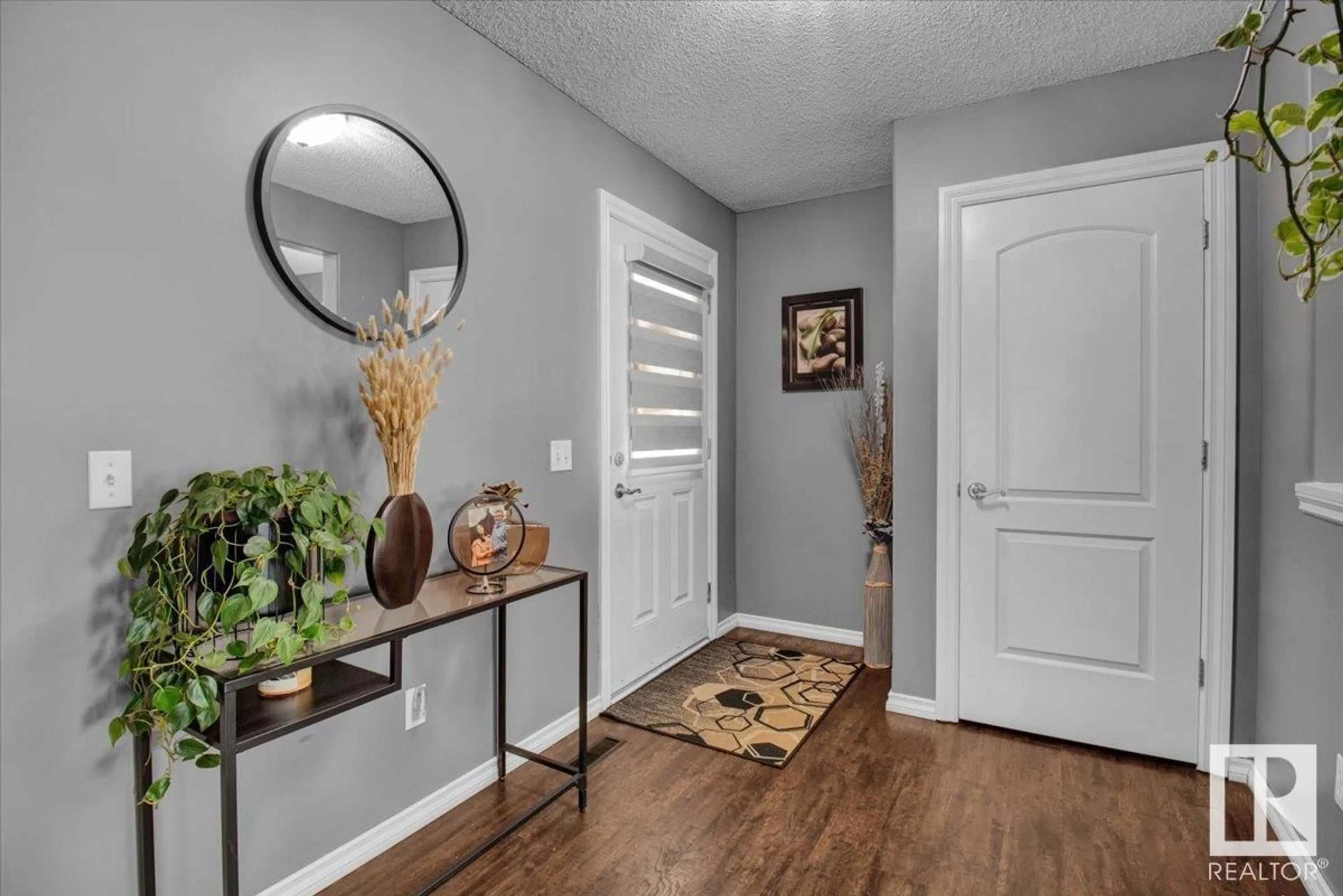 Indoor entryway for SW - 145 64 ST, Edmonton Alberta T6X0B6