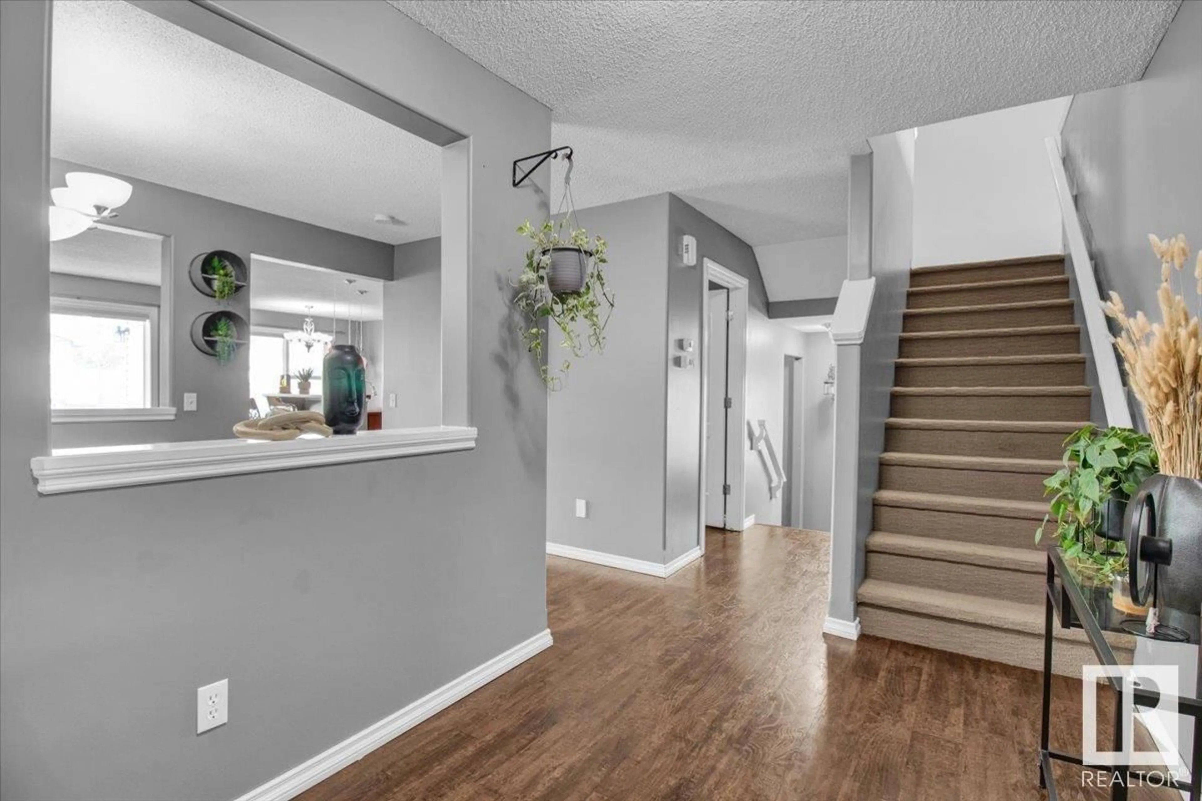 Indoor entryway for SW - 145 64 ST, Edmonton Alberta T6X0B6