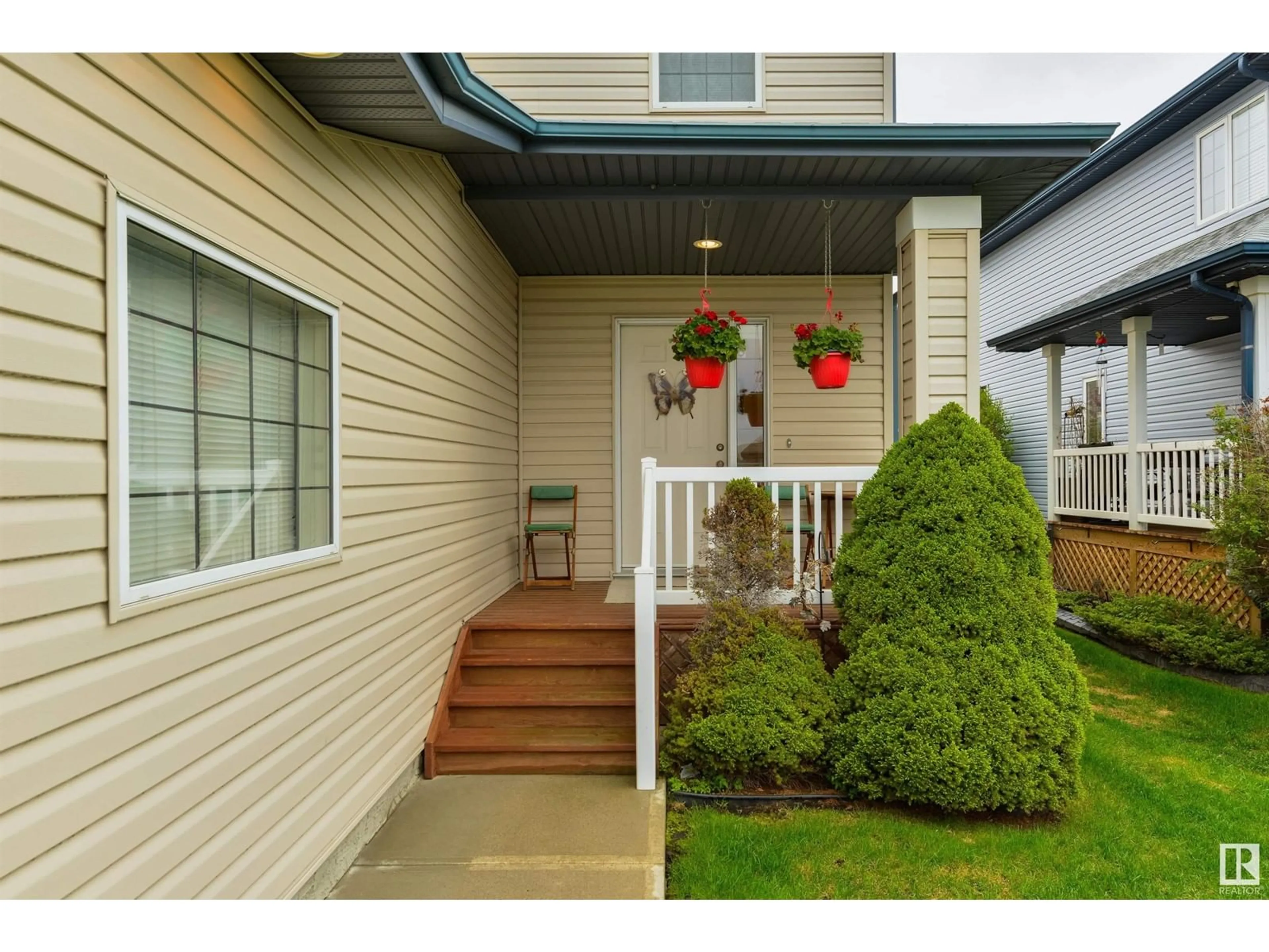 Indoor entryway for 36 GRAYRIDGE CR, Stony Plain Alberta T7Z2Z3