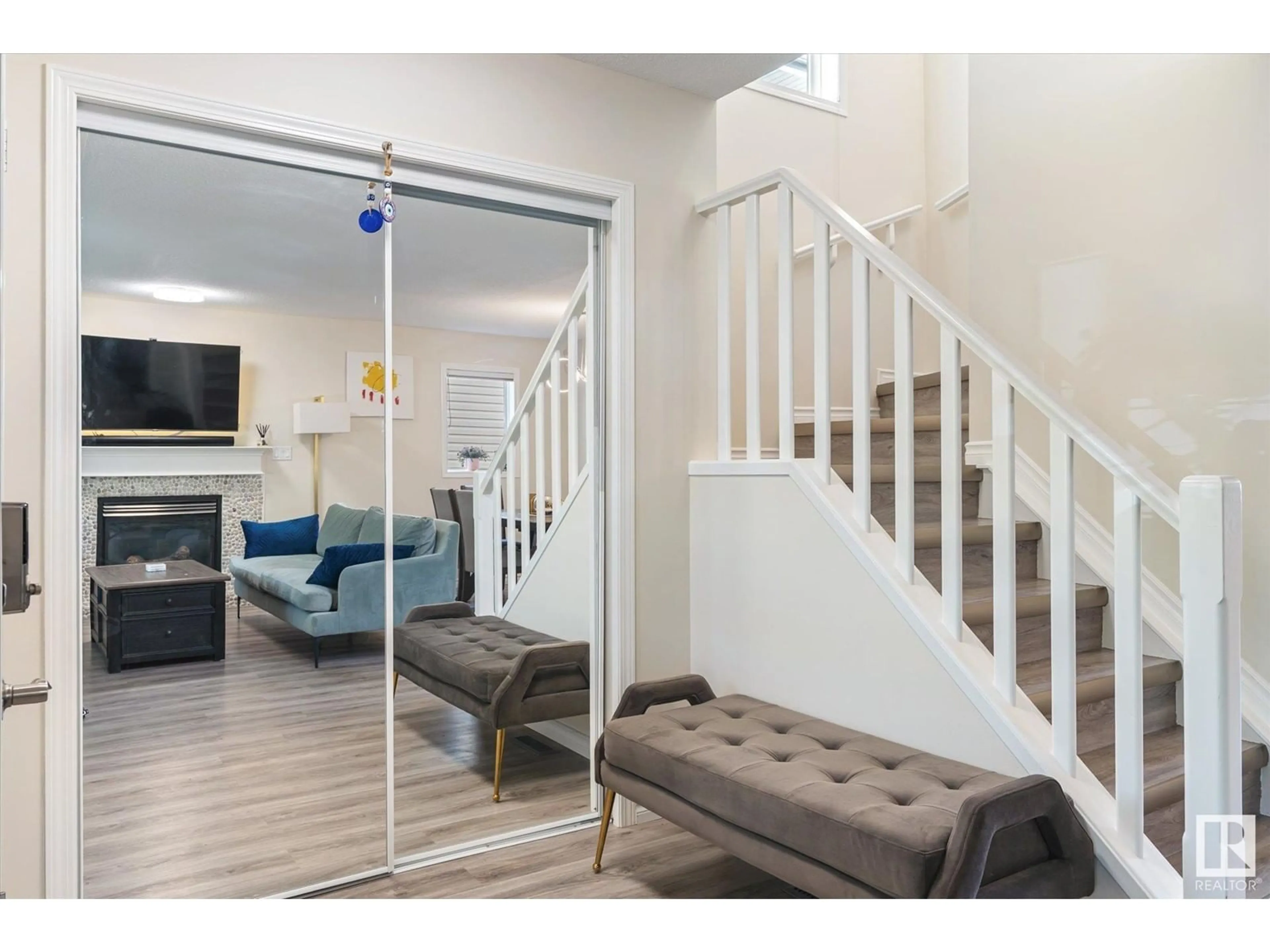Indoor entryway for NW - 1869 TOWNE CENTER BV, Edmonton Alberta T6R3J6
