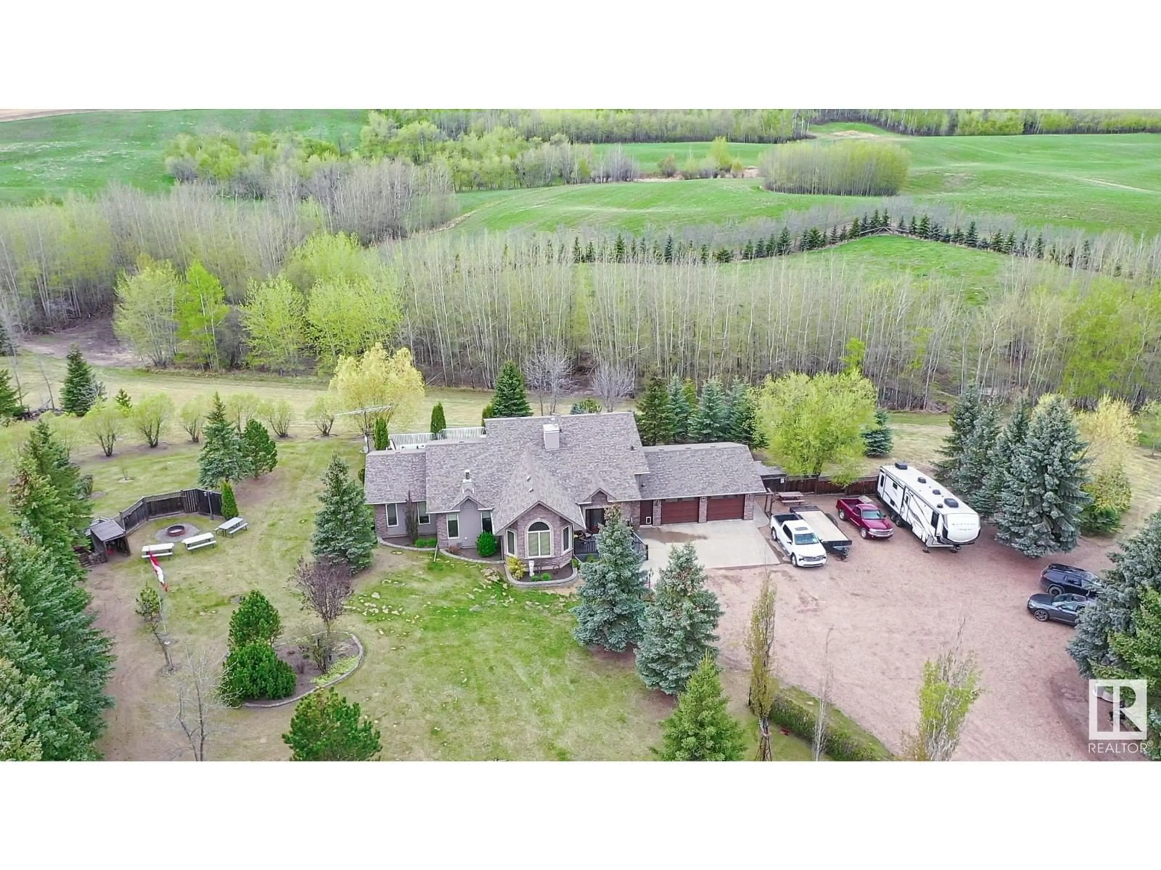 A pic from outside/outdoor area/front of a property/back of a property/a pic from drone, unknown for 58308 RGE RD 243, Rural Westlock County Alberta T0G1L0