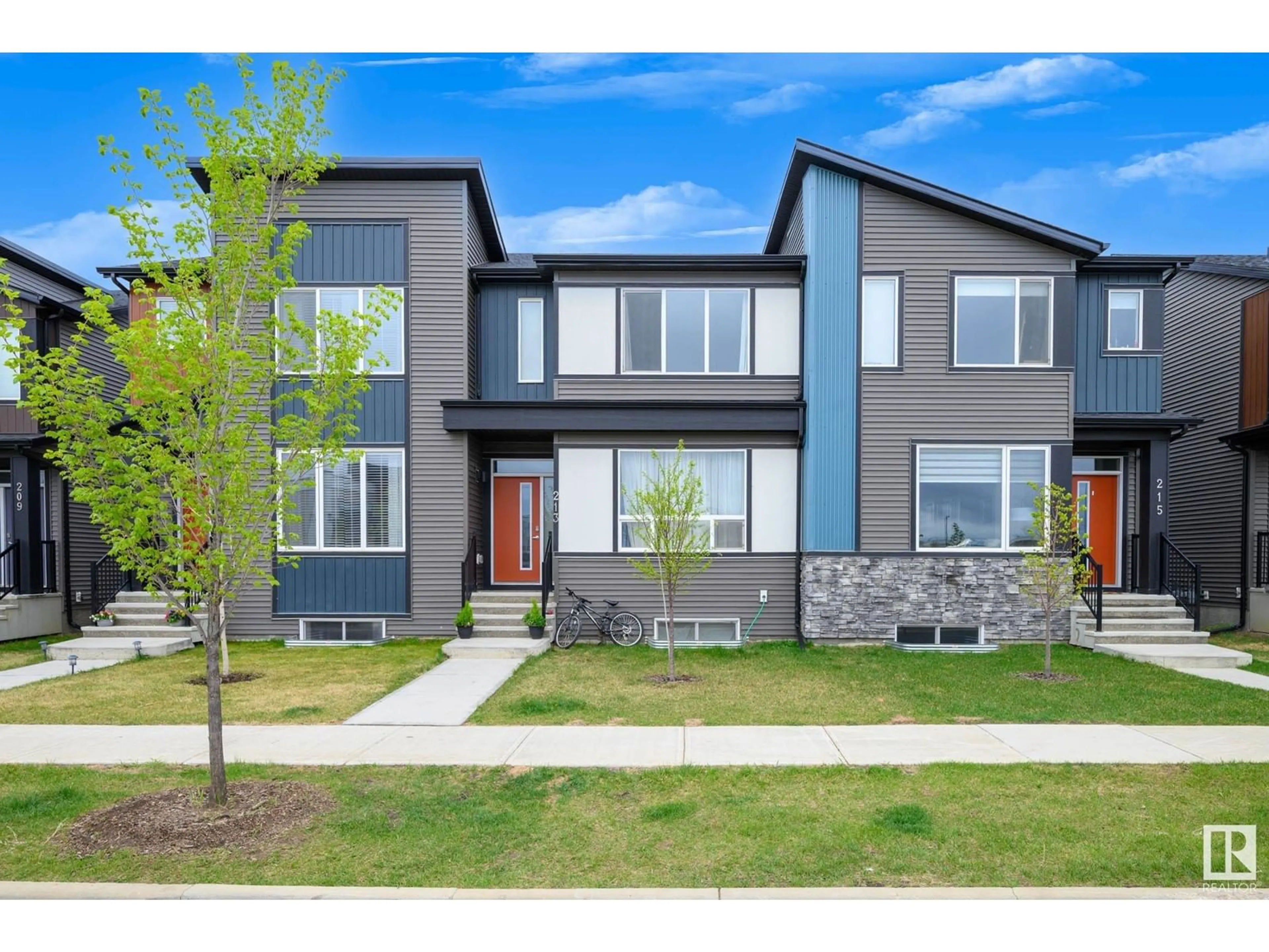 Home with vinyl exterior material, street for 213 RANKIN DR, St. Albert Alberta T8N7Y4