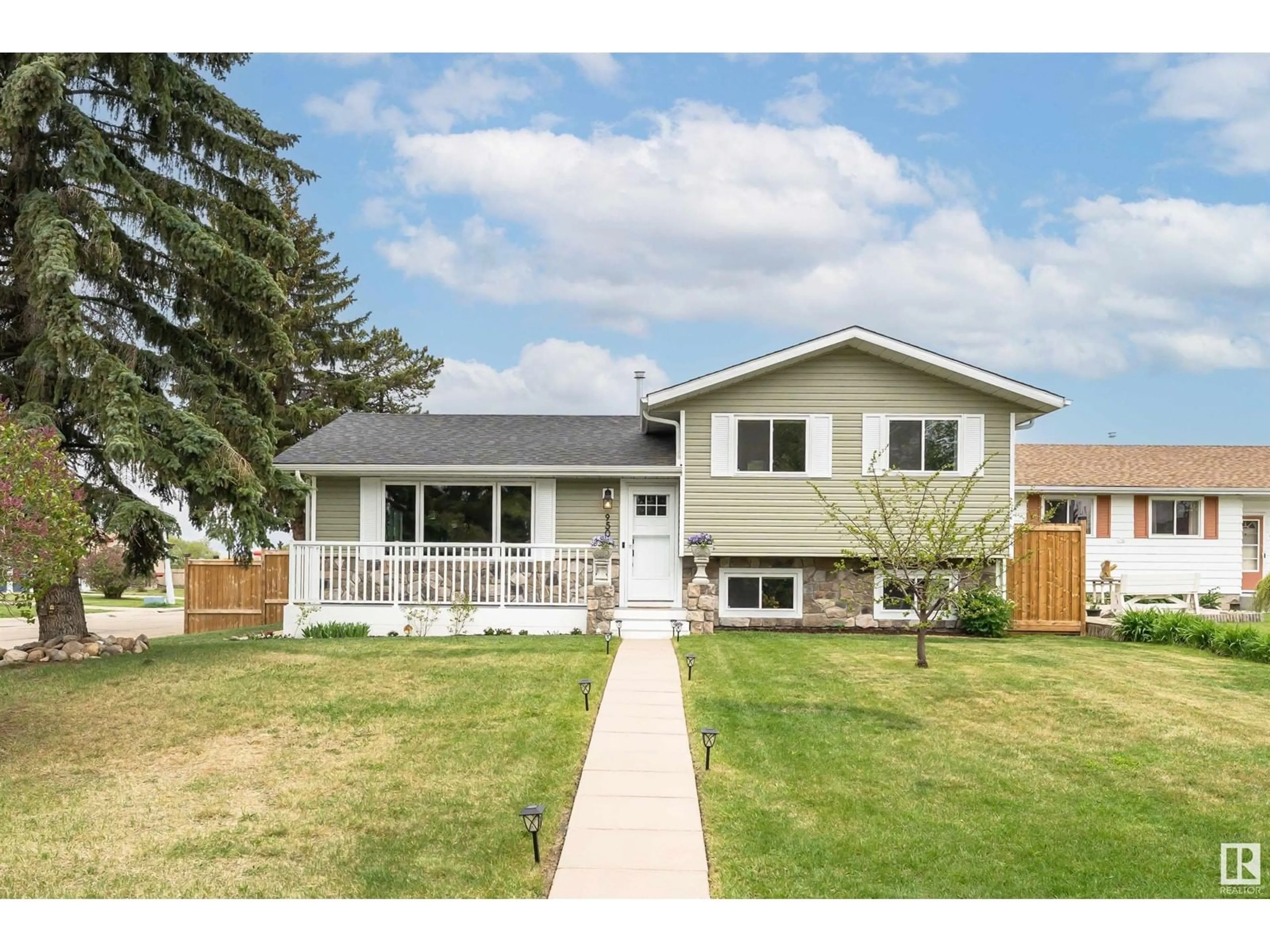 Home with vinyl exterior material, street for 9502 98A ST, Morinville Alberta T8R1H3