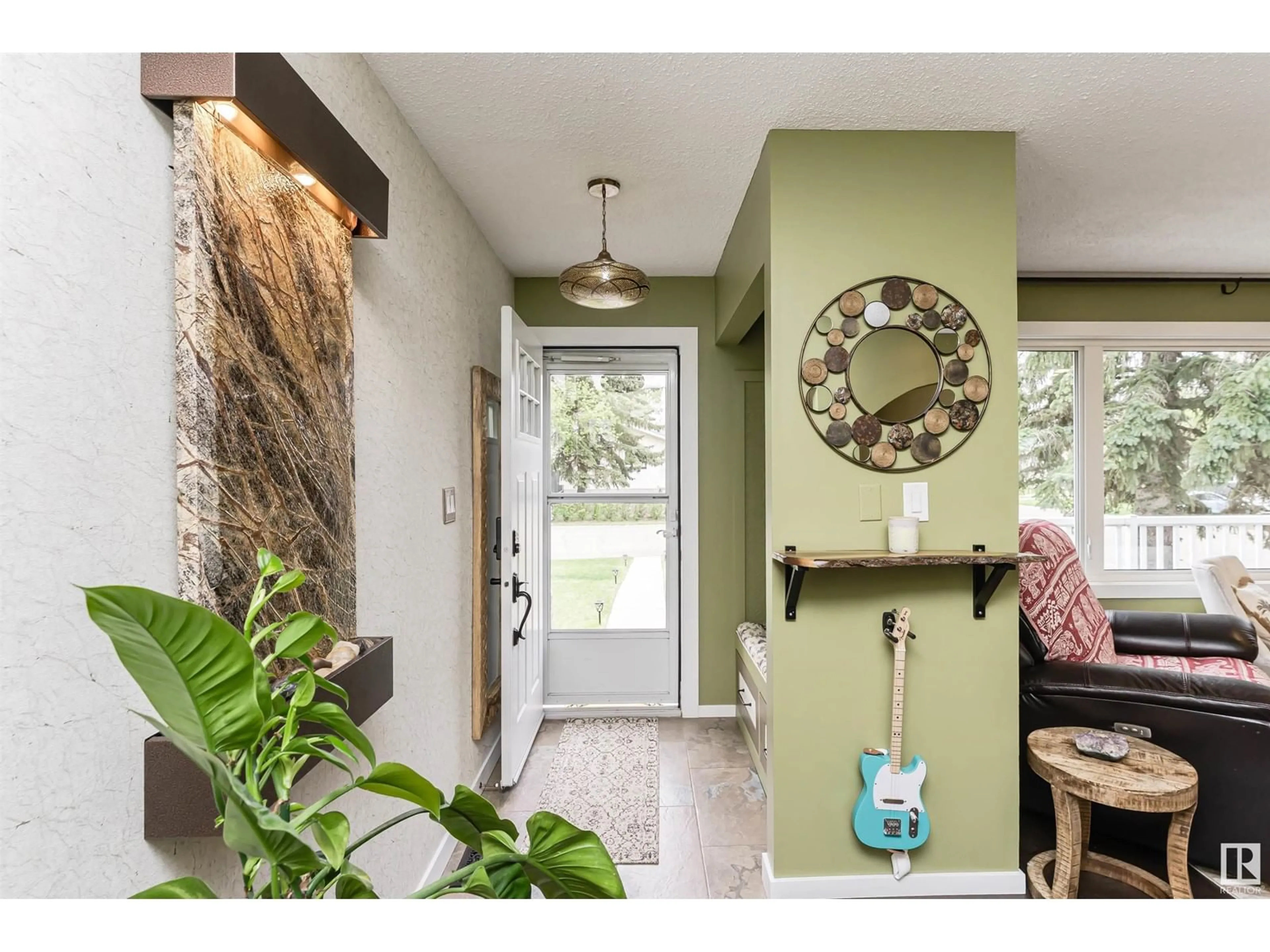 Indoor entryway for 9502 98A ST, Morinville Alberta T8R1H3