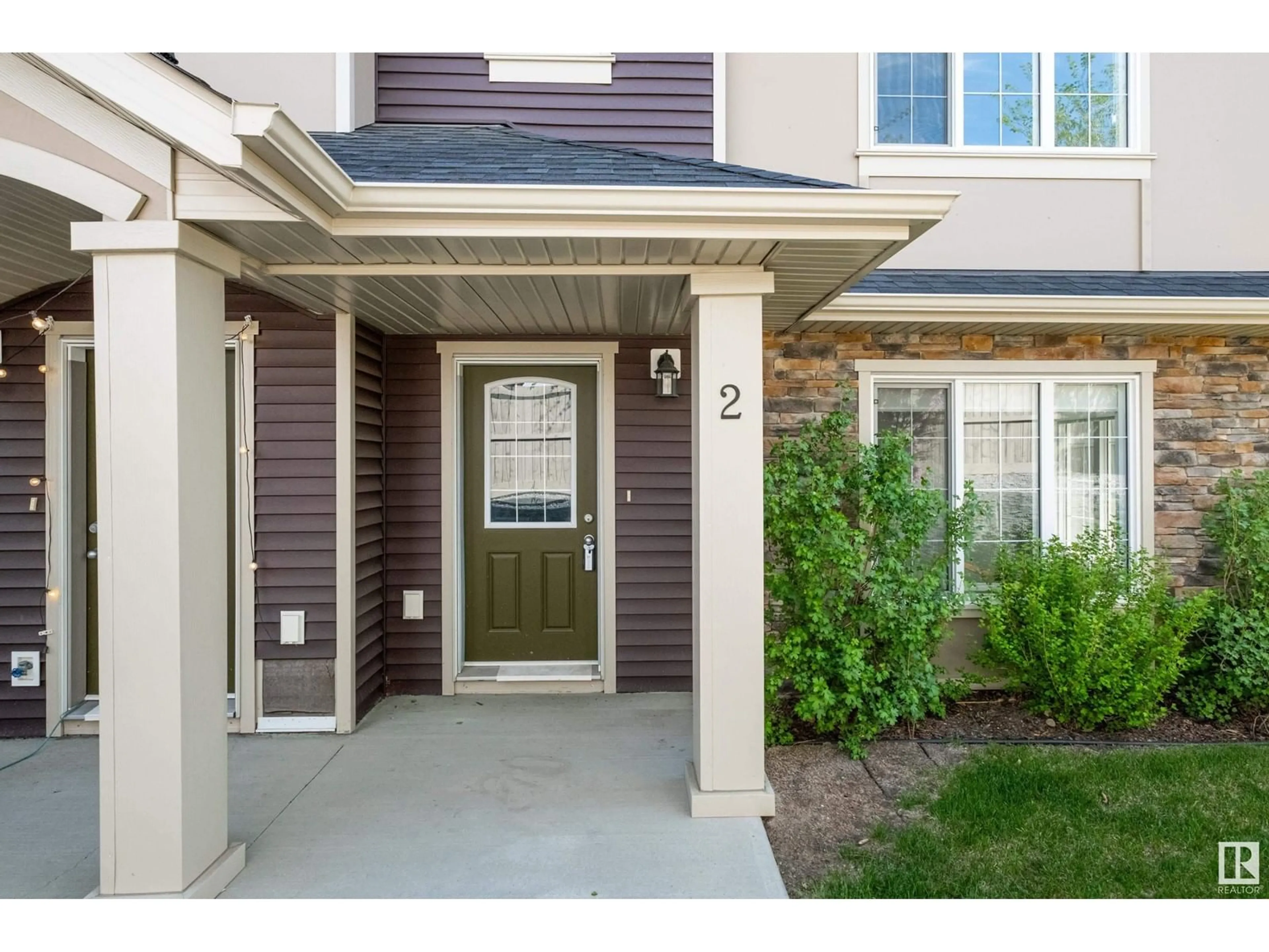 Indoor entryway for #2 - 20 AUGUSTINE CR, Sherwood Park Alberta T8H0Z8