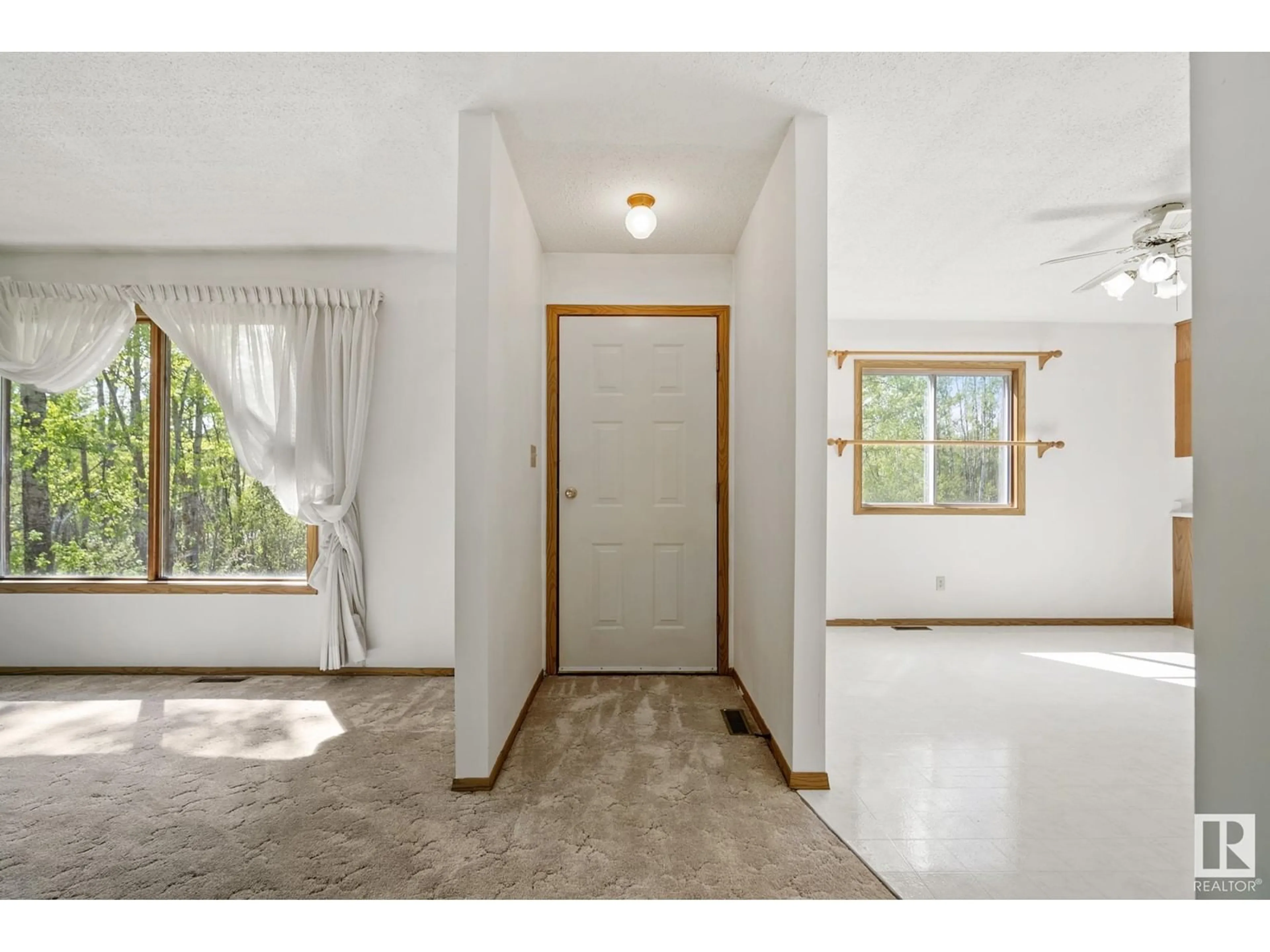 Indoor entryway for 181 52009 RGE ROAD 214, Rural Strathcona County Alberta T8E1A2