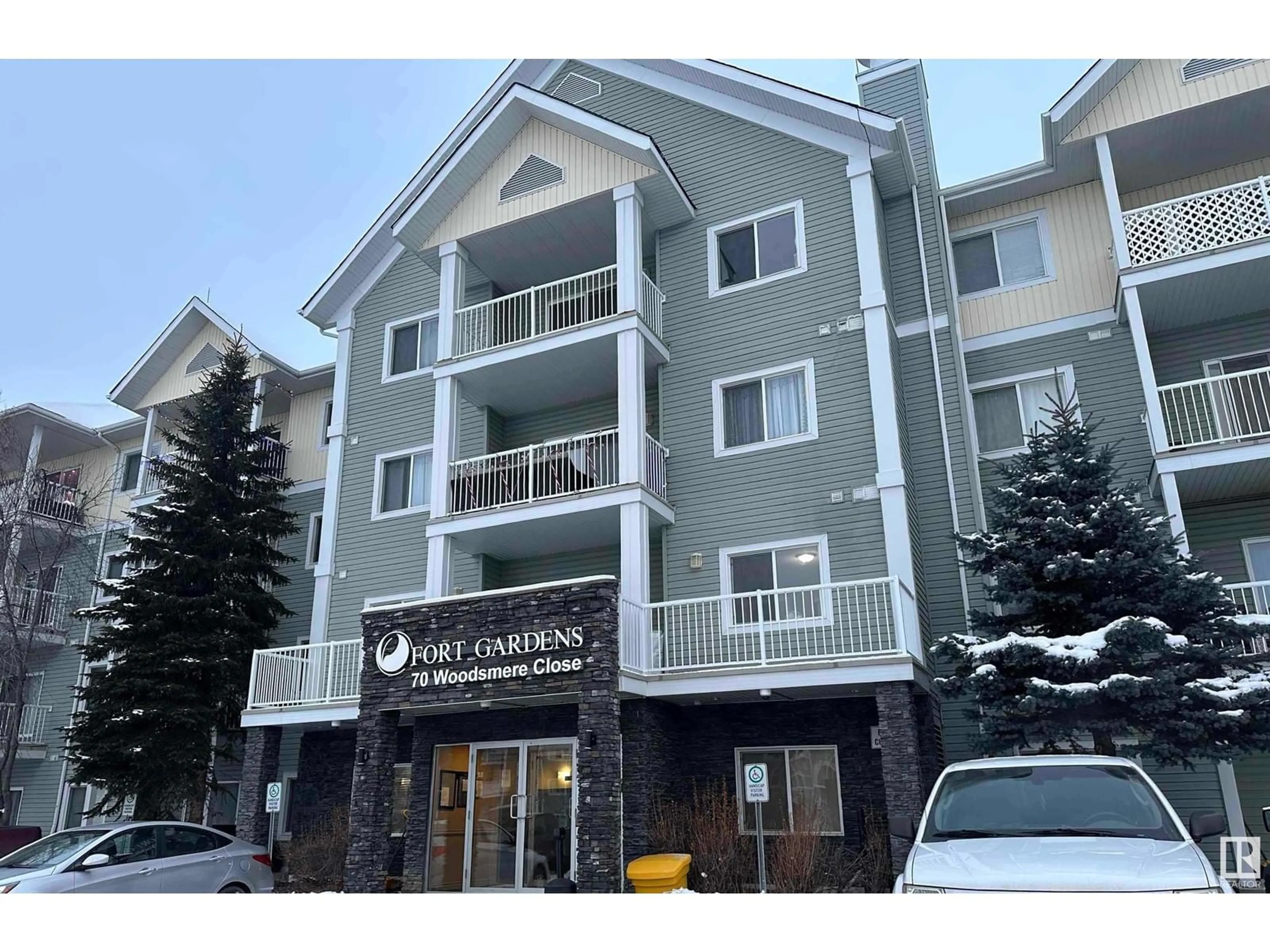 Indoor foyer for 70 - 207 WOODSMERE CL, Fort Saskatchewan Alberta T8L4R9
