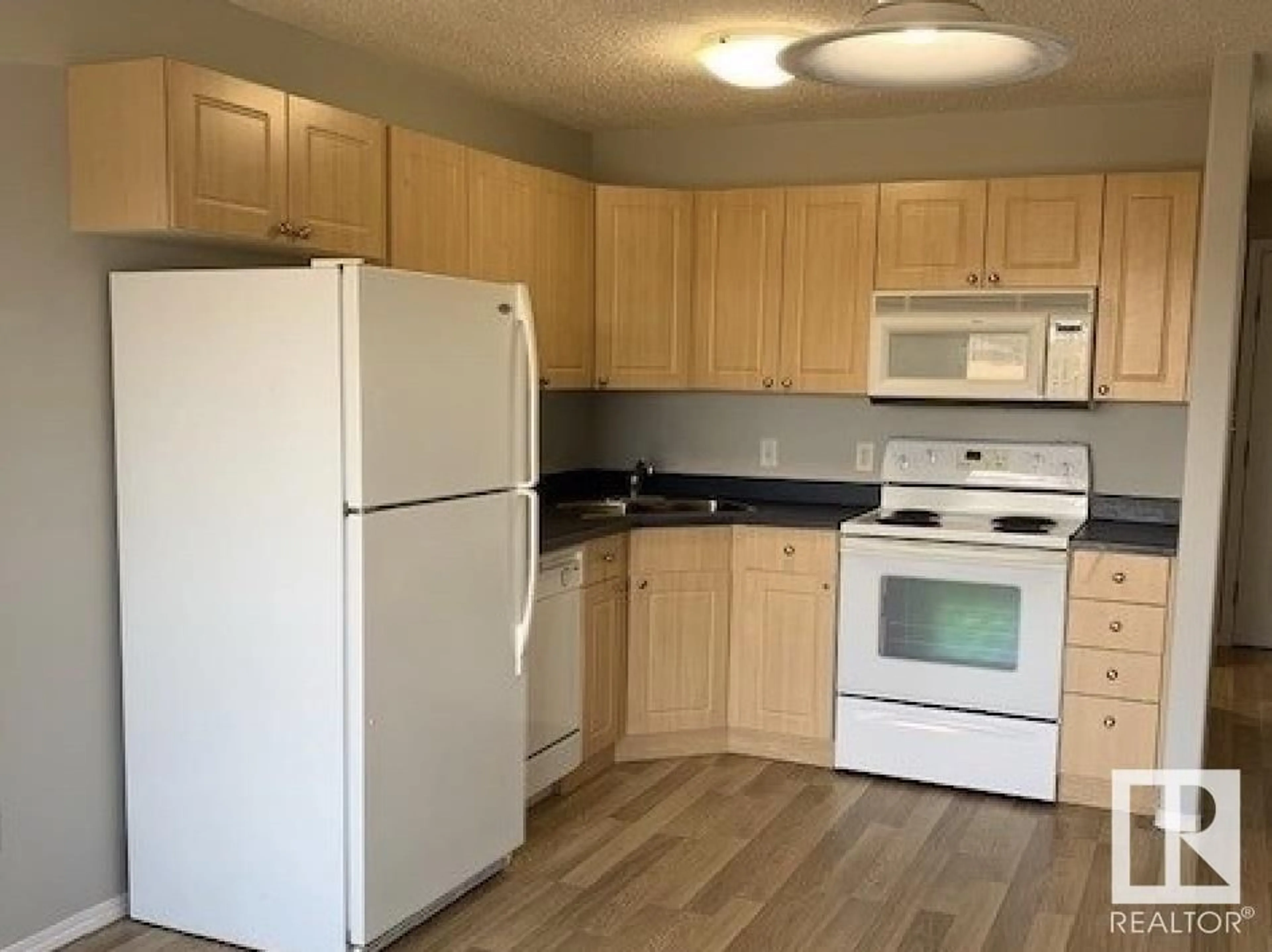 Standard kitchen, wood/laminate floor for 70 - 207 WOODSMERE CL, Fort Saskatchewan Alberta T8L4R9
