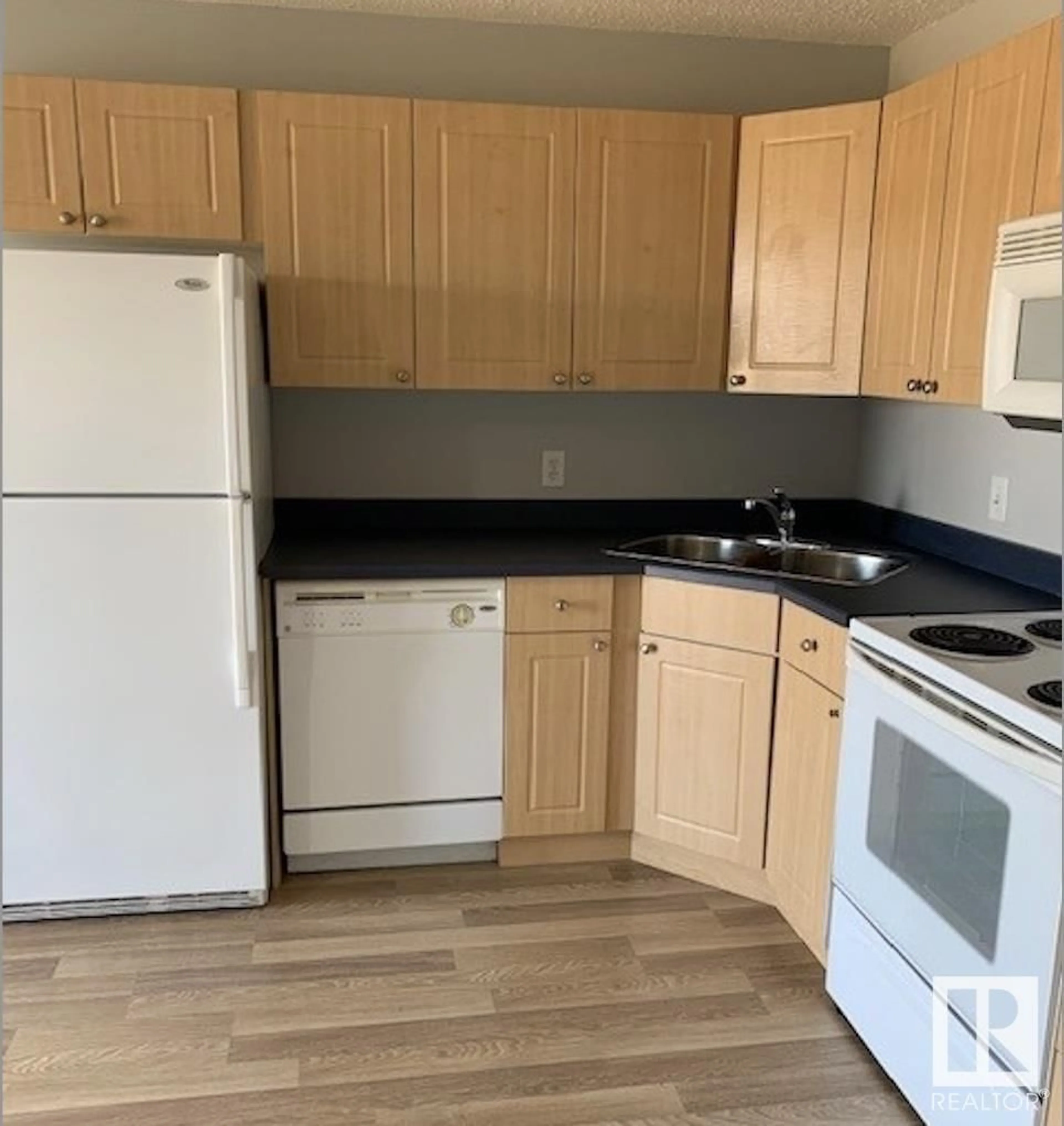 Standard kitchen, unknown for 70 - 207 WOODSMERE CL, Fort Saskatchewan Alberta T8L4R9