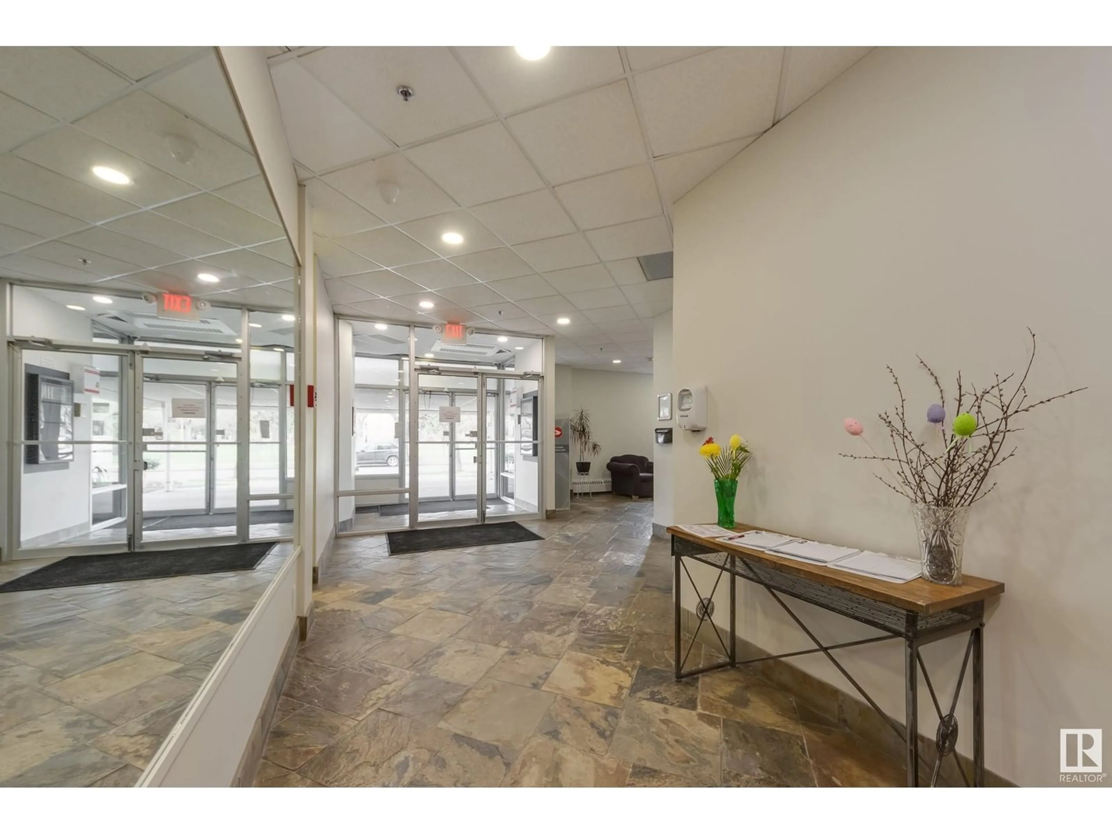 Indoor foyer for 8315 - 1201 105 ST, Edmonton Alberta T6E4H4