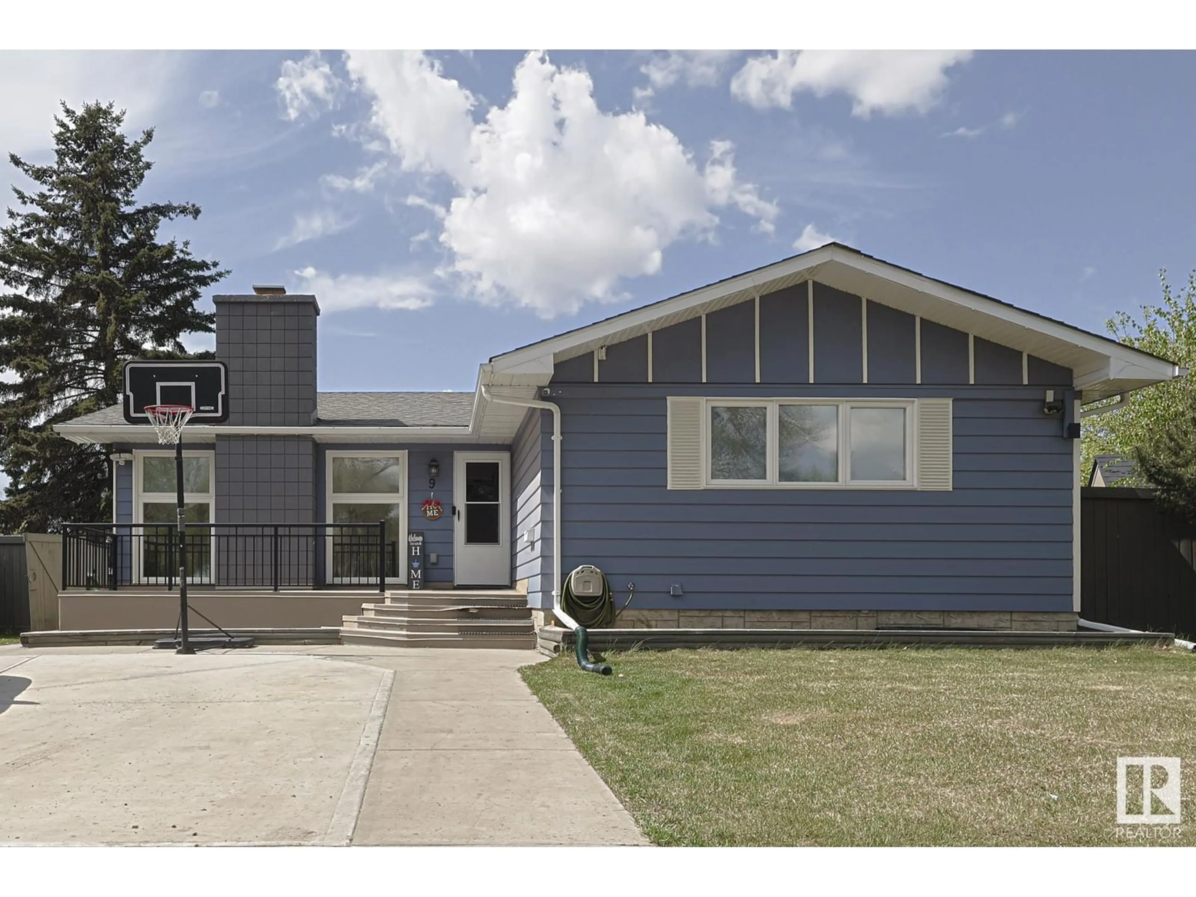 Home with vinyl exterior material, street for 9 MICHENER PL, St. Albert Alberta T8N1L6