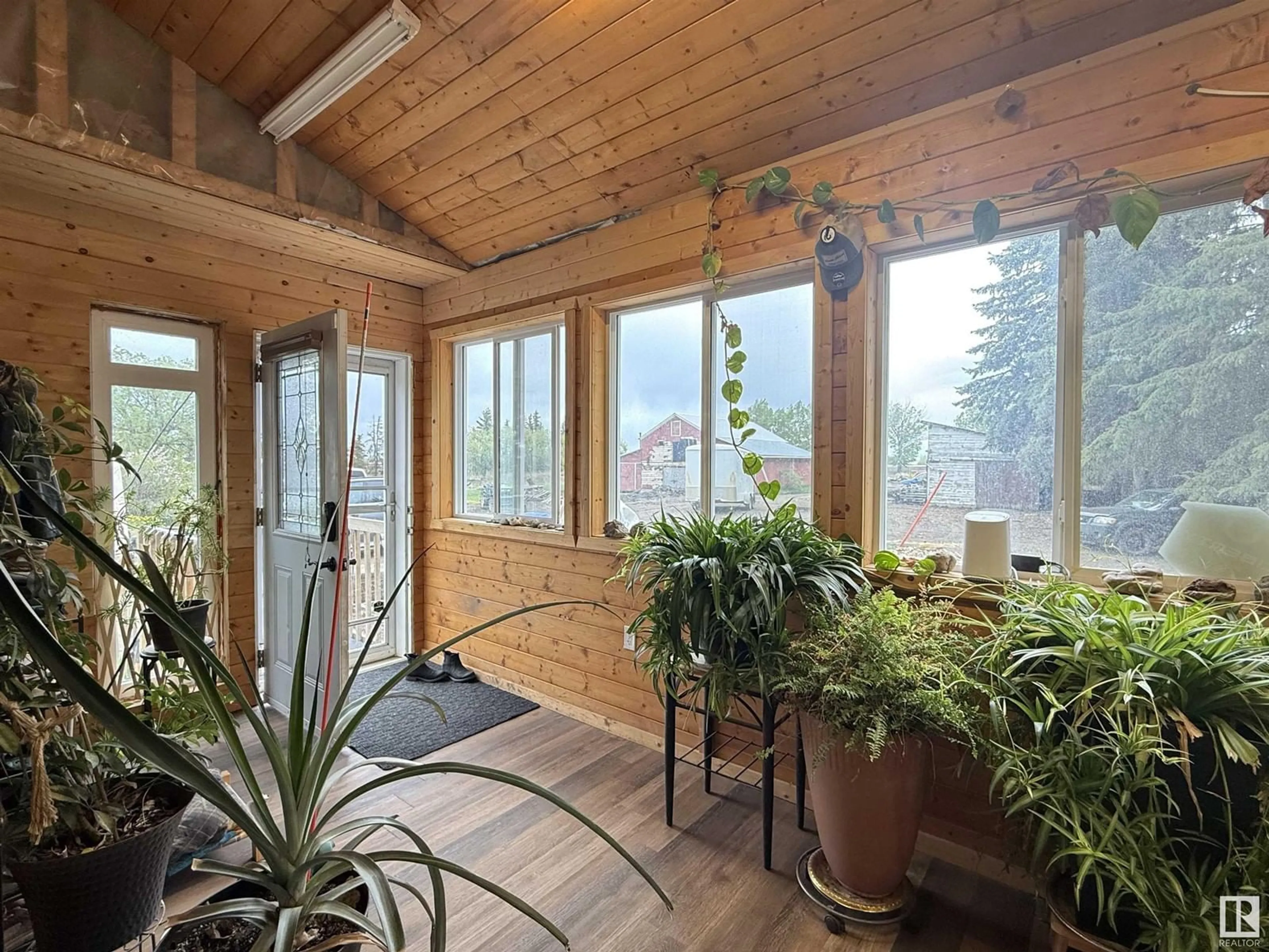 Indoor entryway for 54115 HWY 44, Rural Sturgeon County Alberta T8T0J6