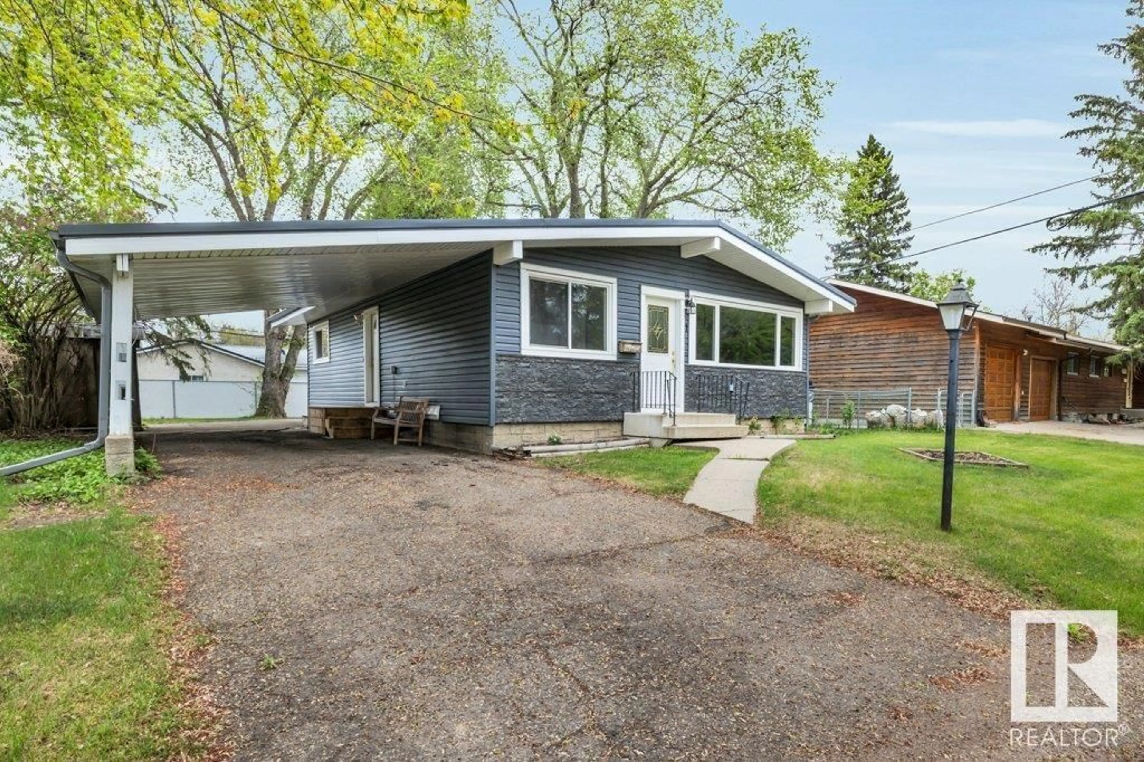 Home with vinyl exterior material, street for 1 GREENVIEW CR, St. Albert Alberta T8N0S9