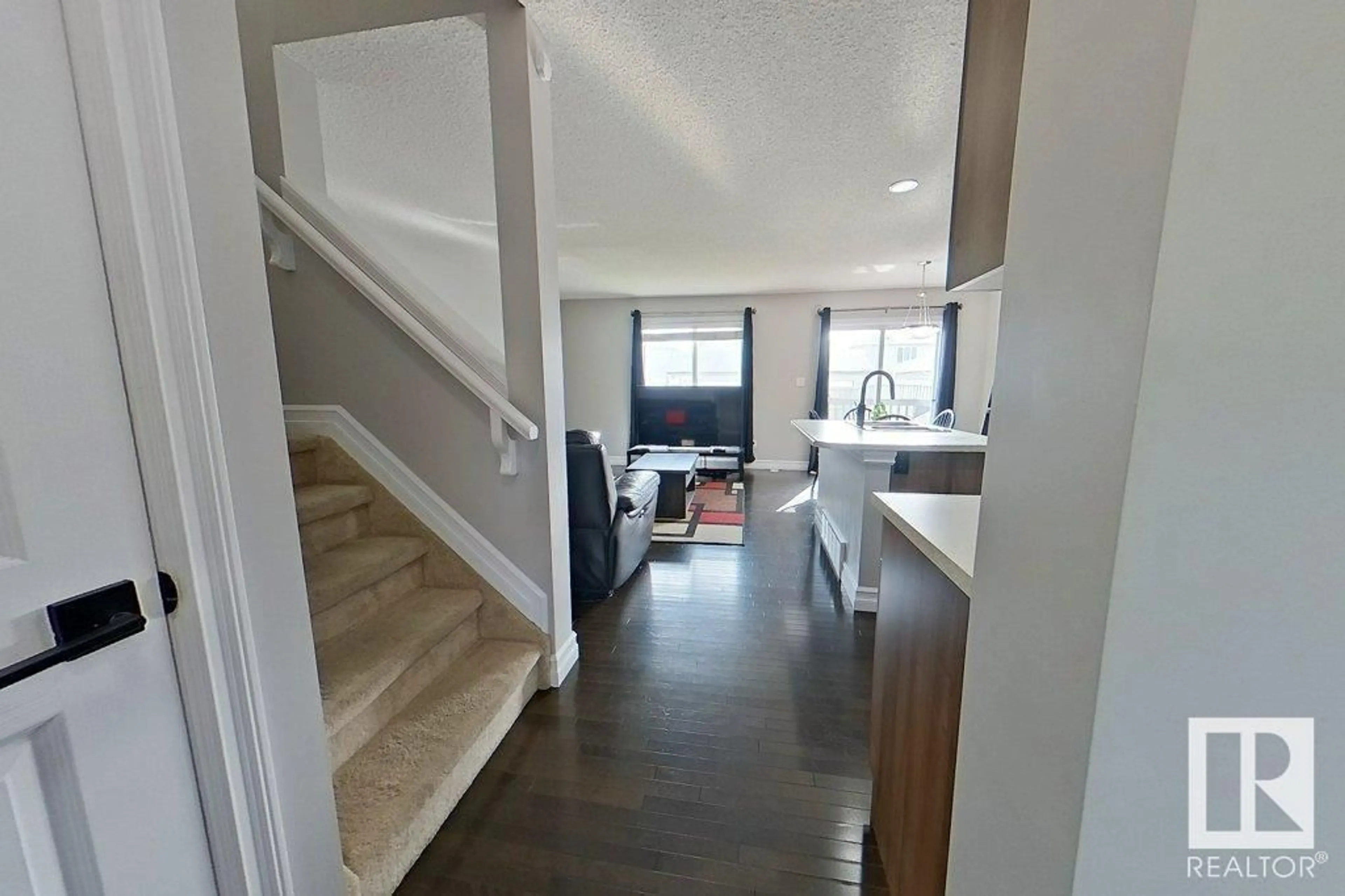 Indoor entryway for 6853 CARDINAL LINK LI, Edmonton Alberta T6W1Z1
