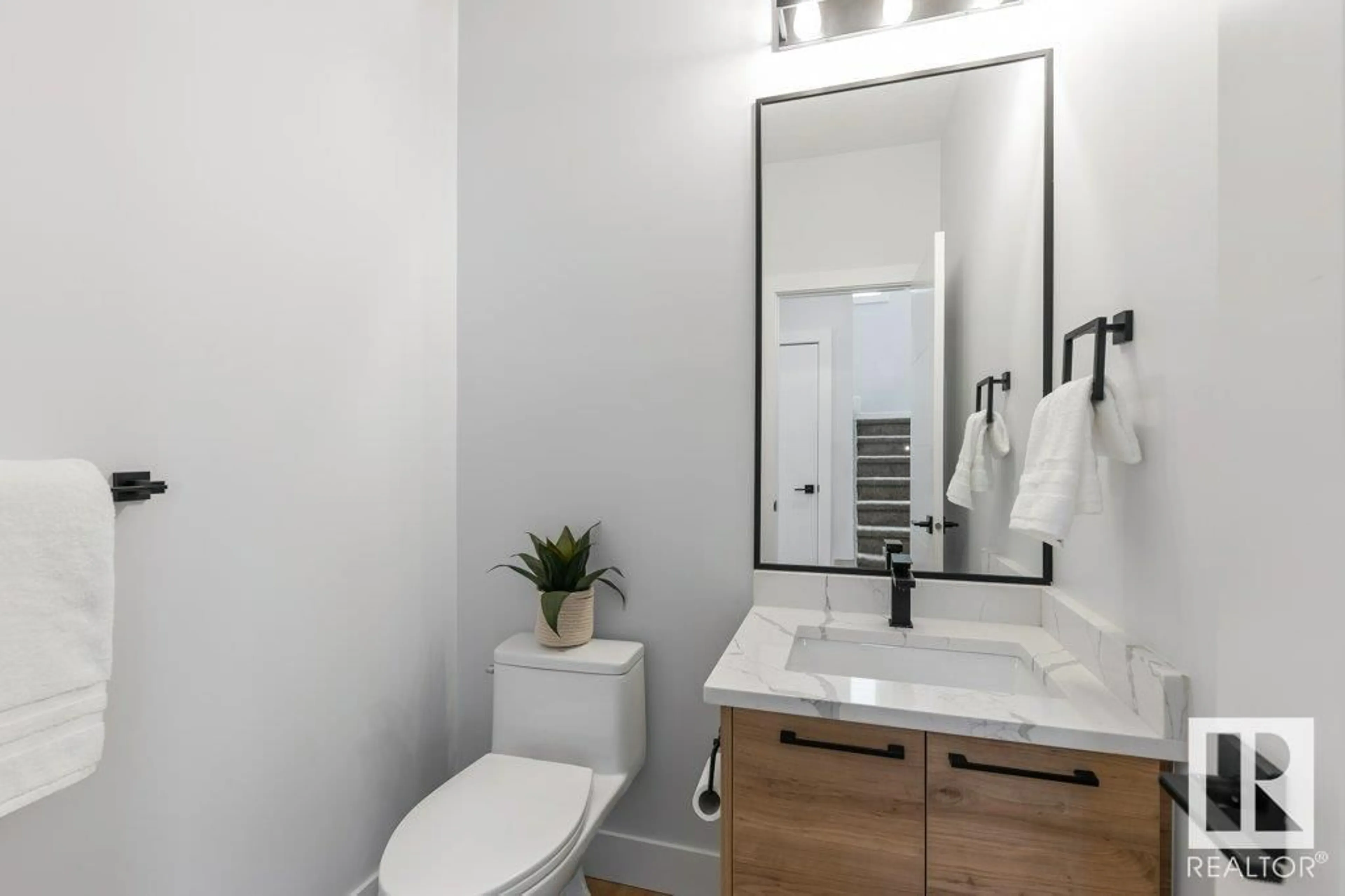 Standard bathroom, unknown for 1247 CALAHOO RD, Spruce Grove Alberta T7X4R5