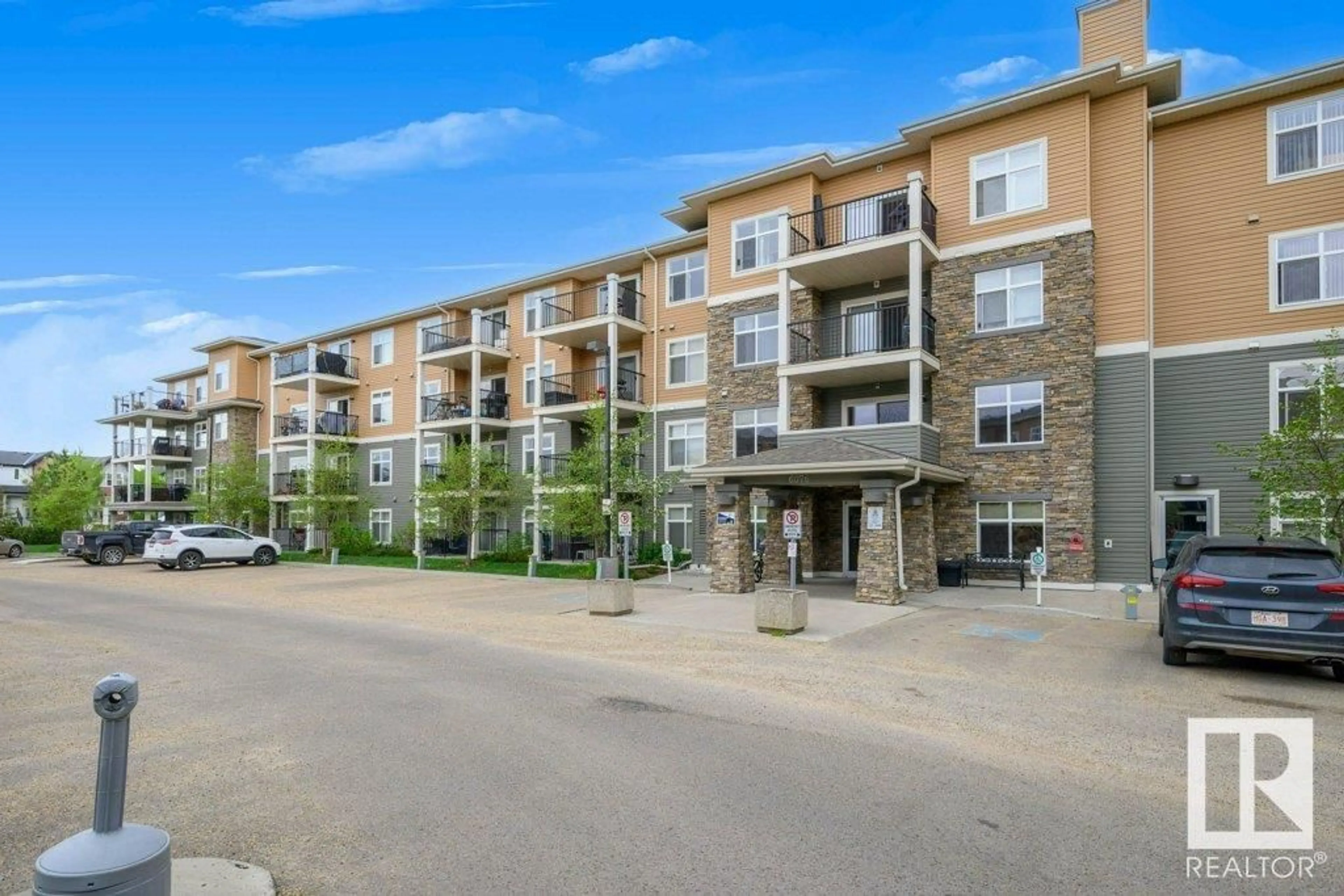 A pic from outside/outdoor area/front of a property/back of a property/a pic from drone, unknown for 6076 - 138 SCHONSEE WY, Edmonton Alberta T5Z0K8
