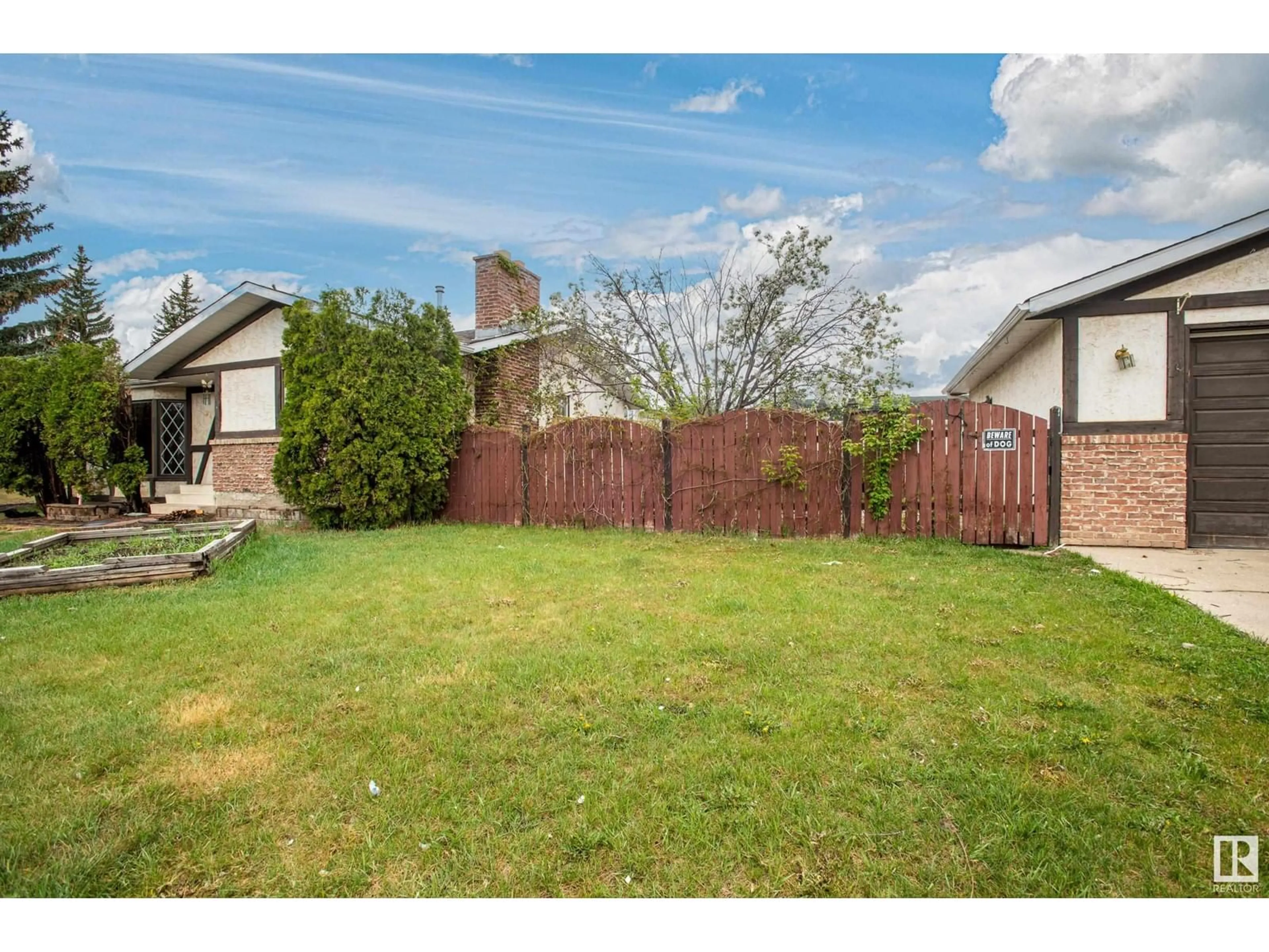 Patio, street for 5504 18 AV, Edmonton Alberta T6L2C2