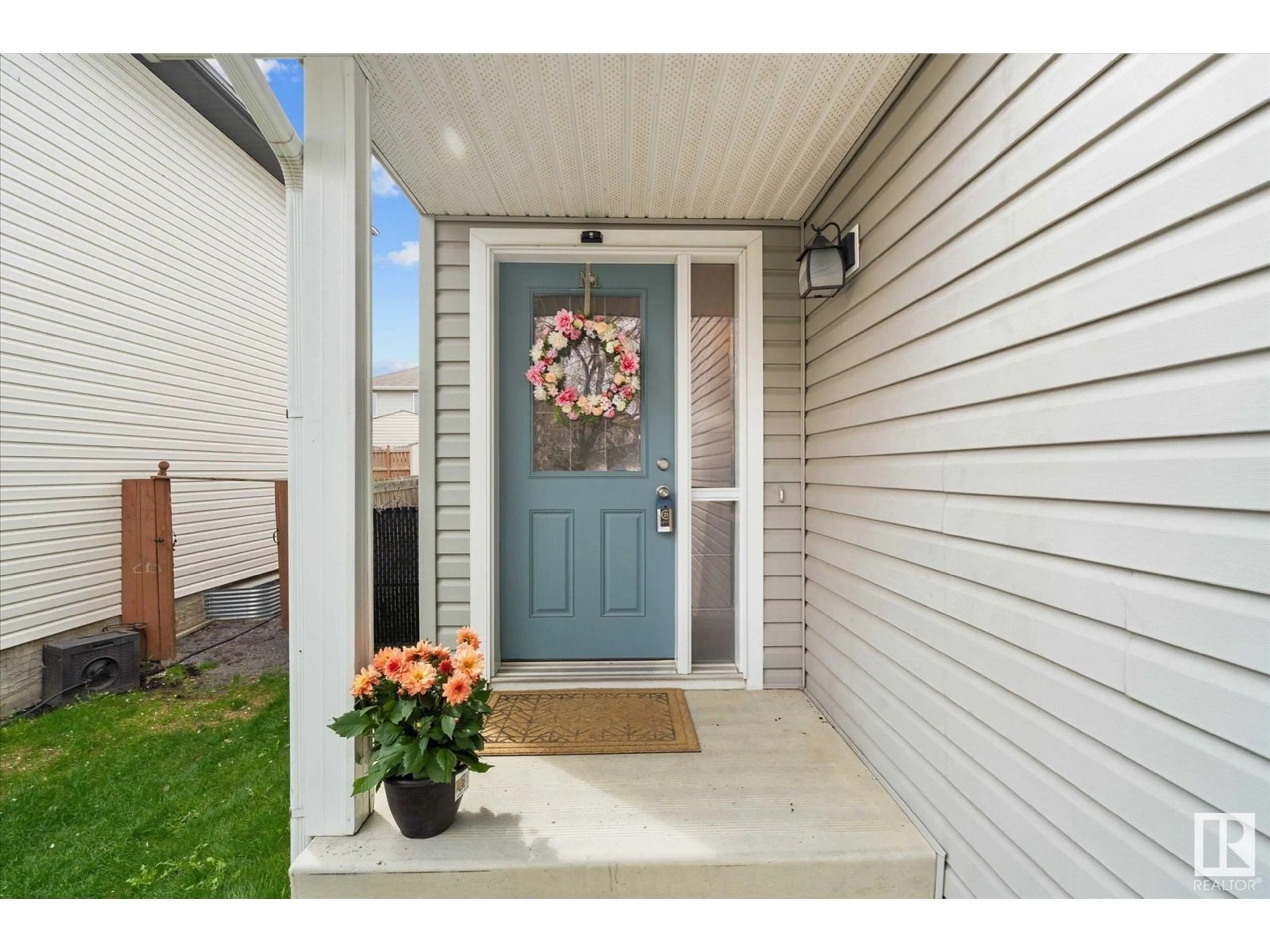 Indoor entryway for 13 SPRUCE RIDGE DR, Spruce Grove Alberta T7X4M8