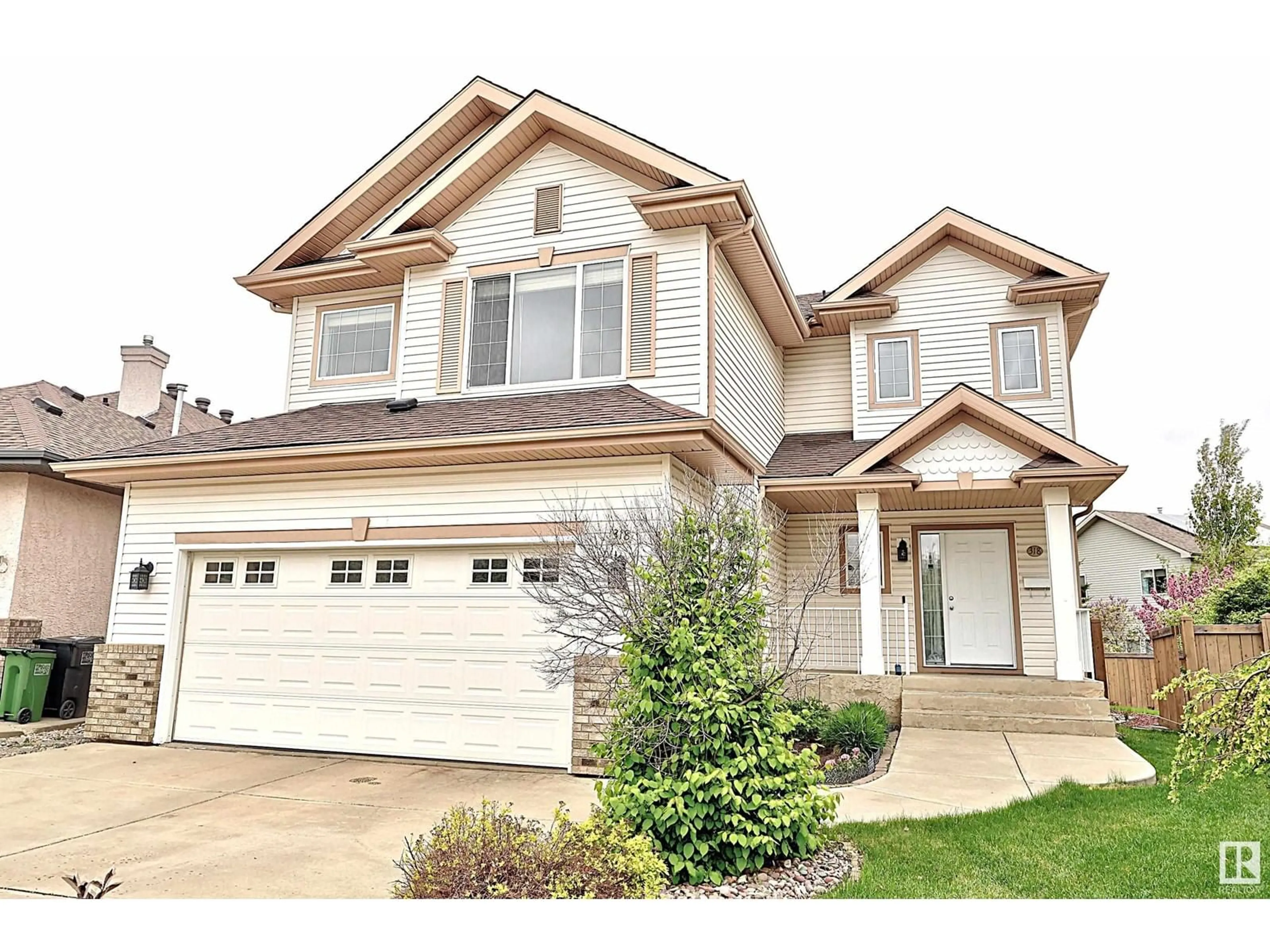 Home with vinyl exterior material, street for 318 HILLIARD CL NW, Edmonton Alberta T6R3G4