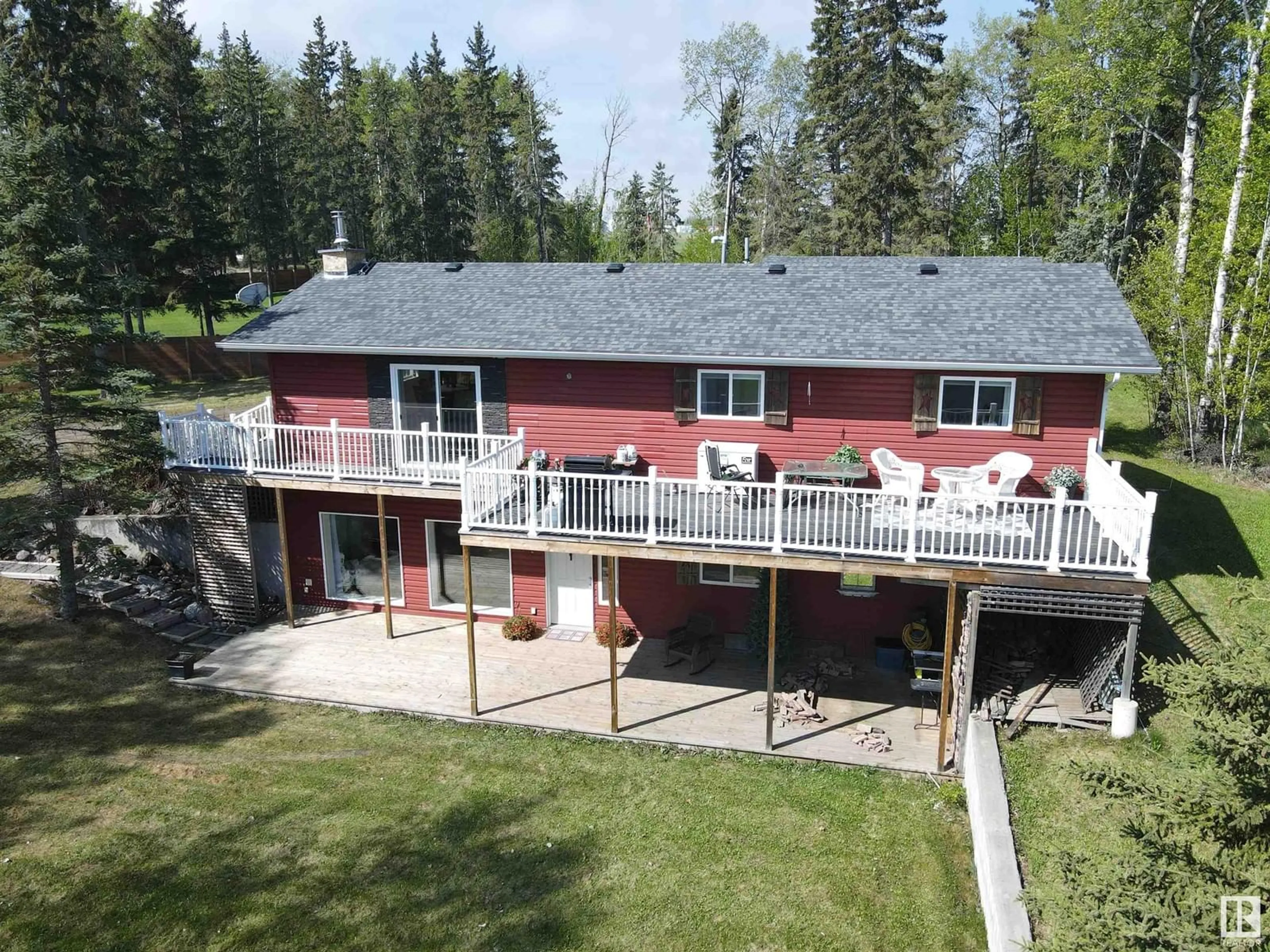 A pic from outside/outdoor area/front of a property/back of a property/a pic from drone, unknown for W - 118 2 ST, Rural Wetaskiwin County Alberta T0C0A0