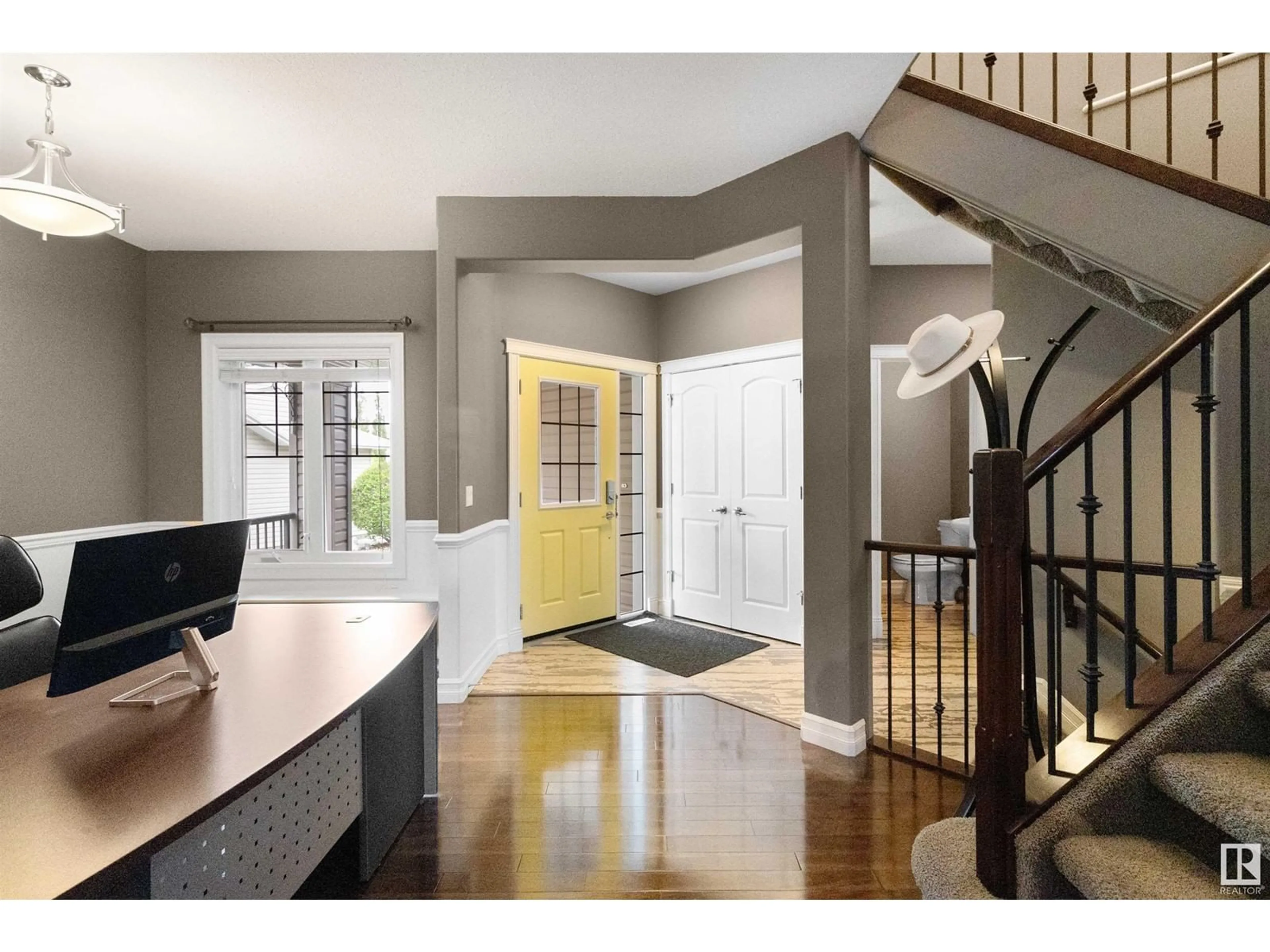 Indoor entryway for 214 WOODBEND WY, Fort Saskatchewan Alberta T8L0B8
