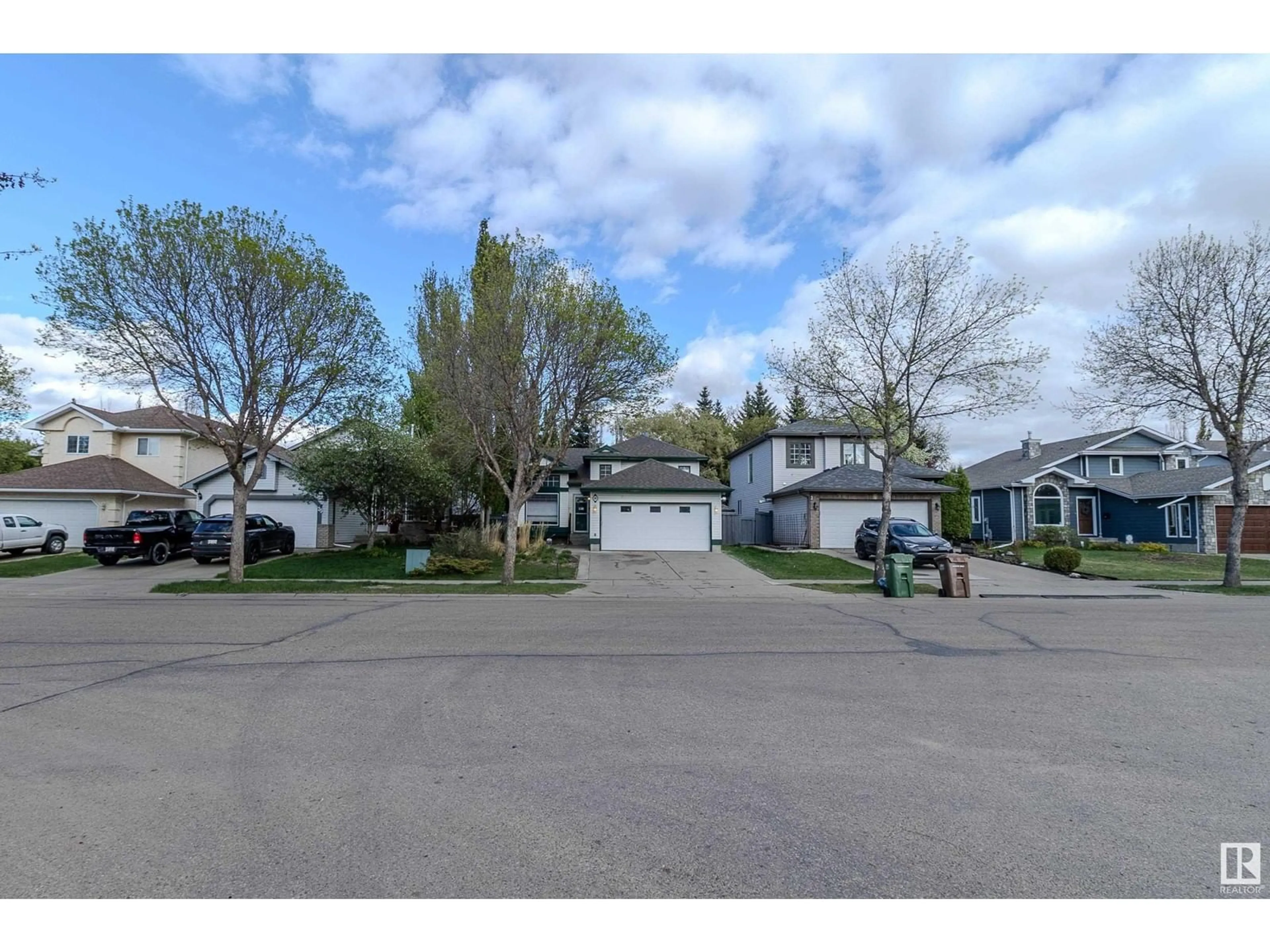 A pic from outside/outdoor area/front of a property/back of a property/a pic from drone, street for 23 OAKMONT DR, St. Albert Alberta T8N6K6