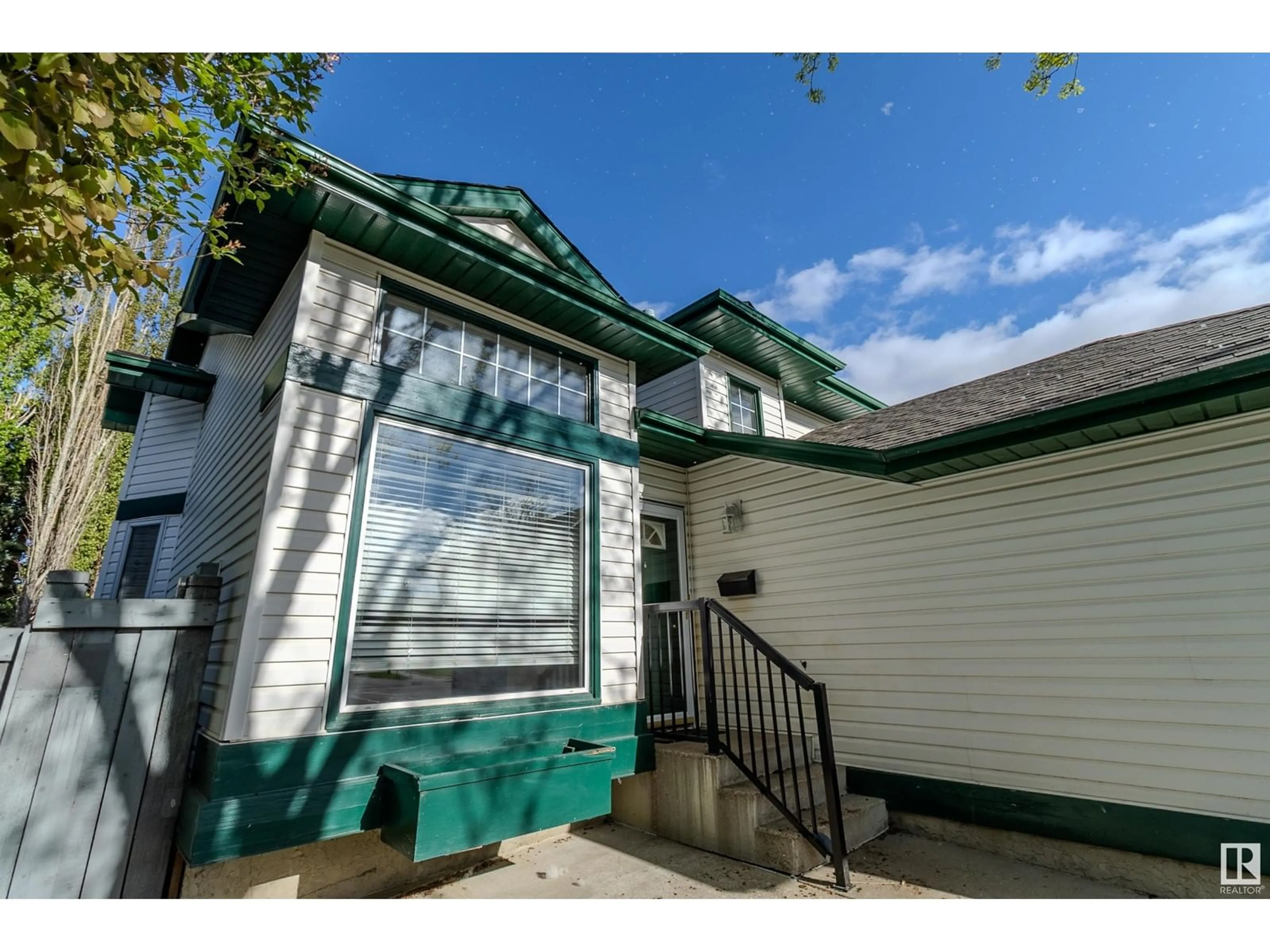 Home with vinyl exterior material, street for 23 OAKMONT DR, St. Albert Alberta T8N6K6