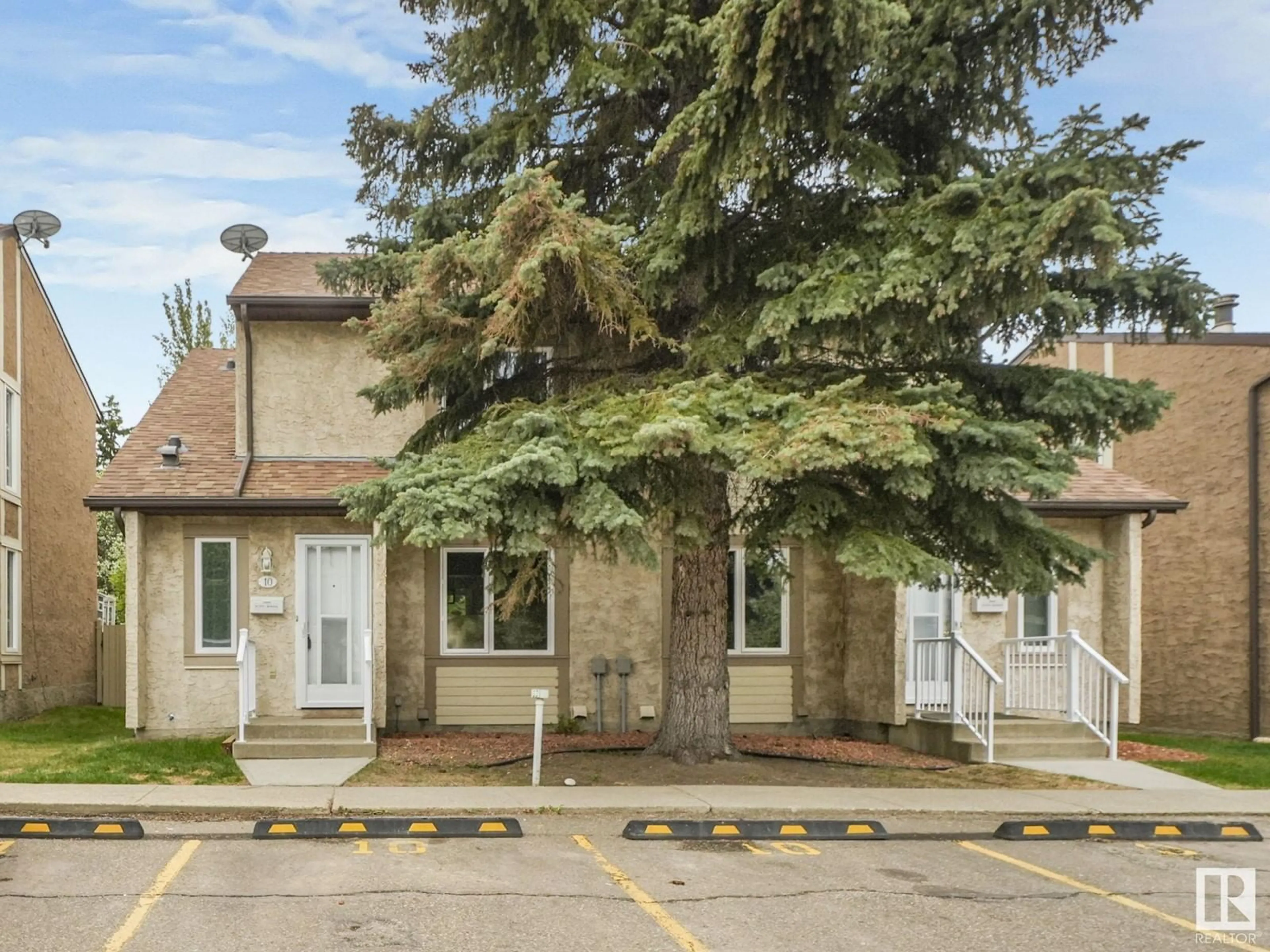 Unknown for 10 11111 26 AV, Edmonton Alberta T6J5M7