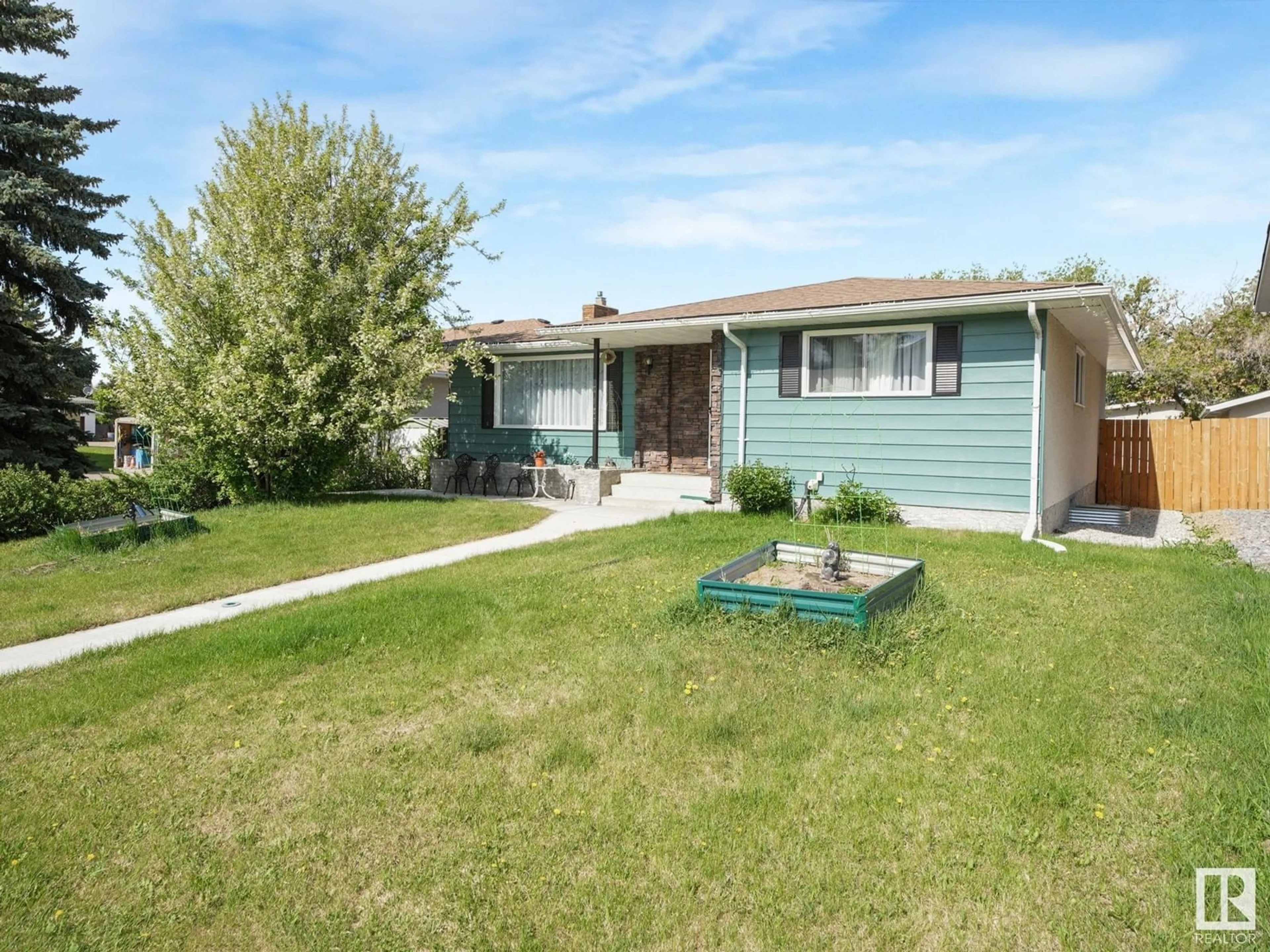 Home with vinyl exterior material, street for 7120 39 AV, Edmonton Alberta T6K0R6