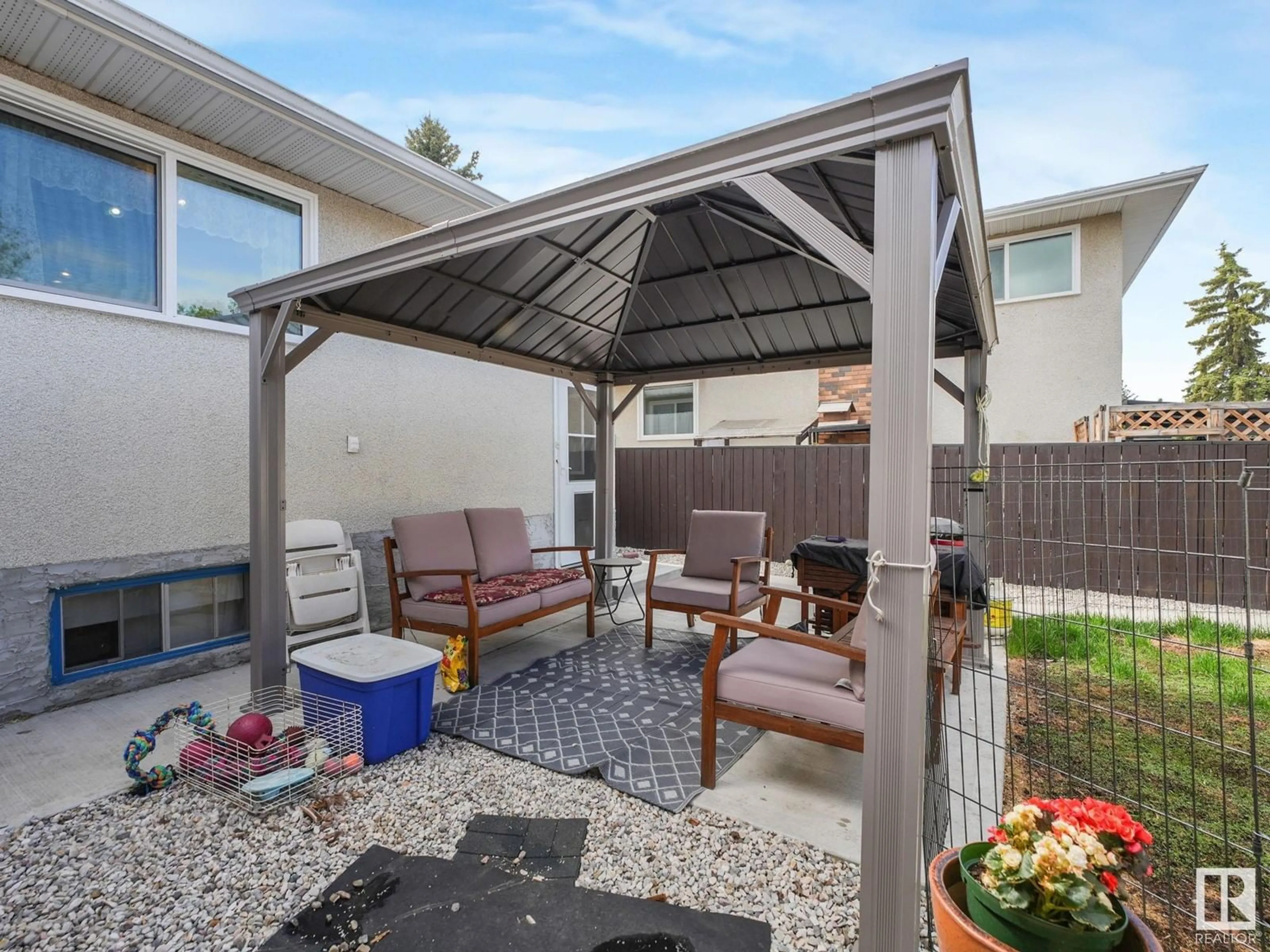 Patio, street for 7120 39 AV, Edmonton Alberta T6K0R6