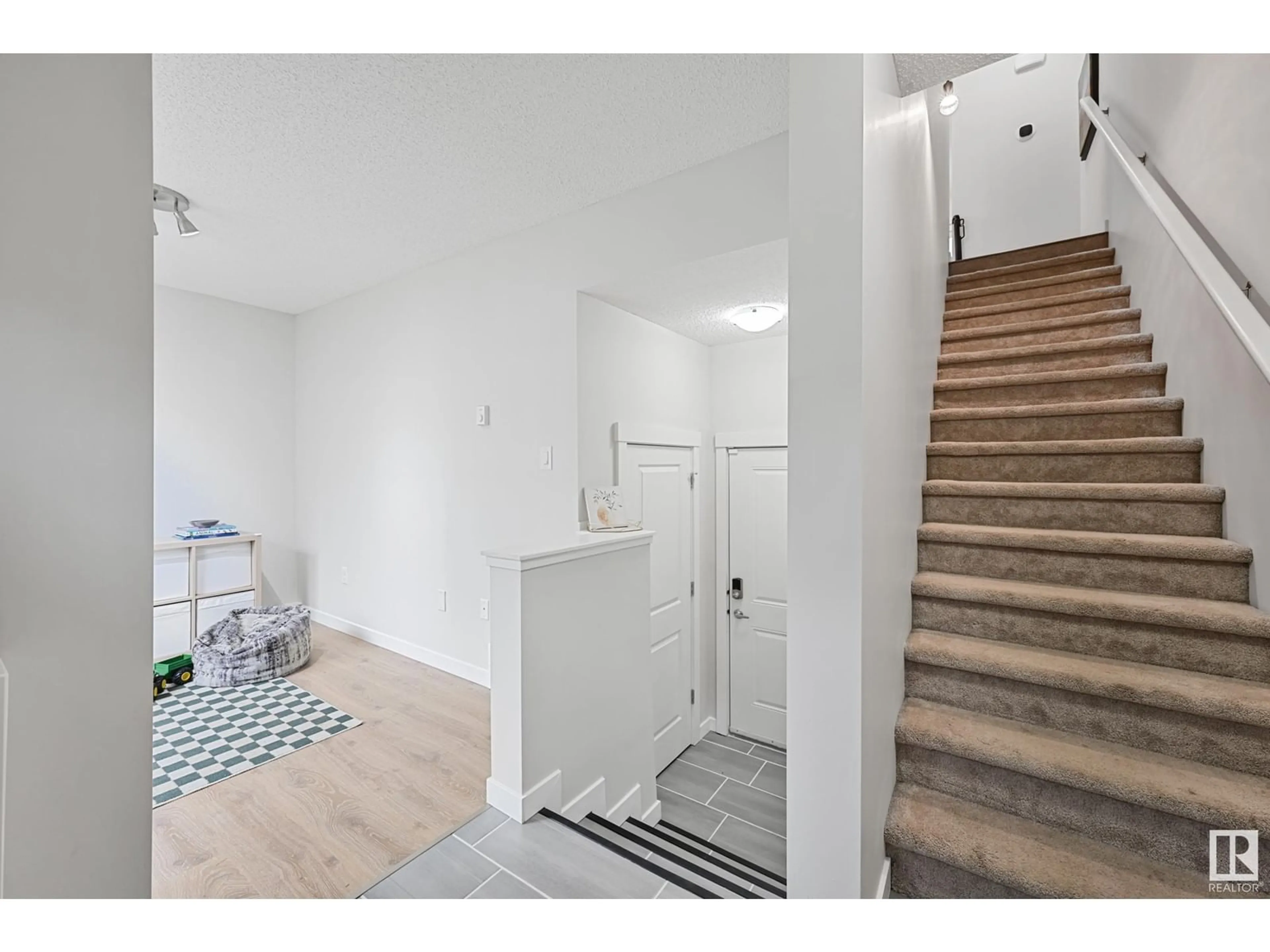 Indoor entryway for 903 - 90 CRYSTALLINA NERA WY, Edmonton Alberta T5Z0N6