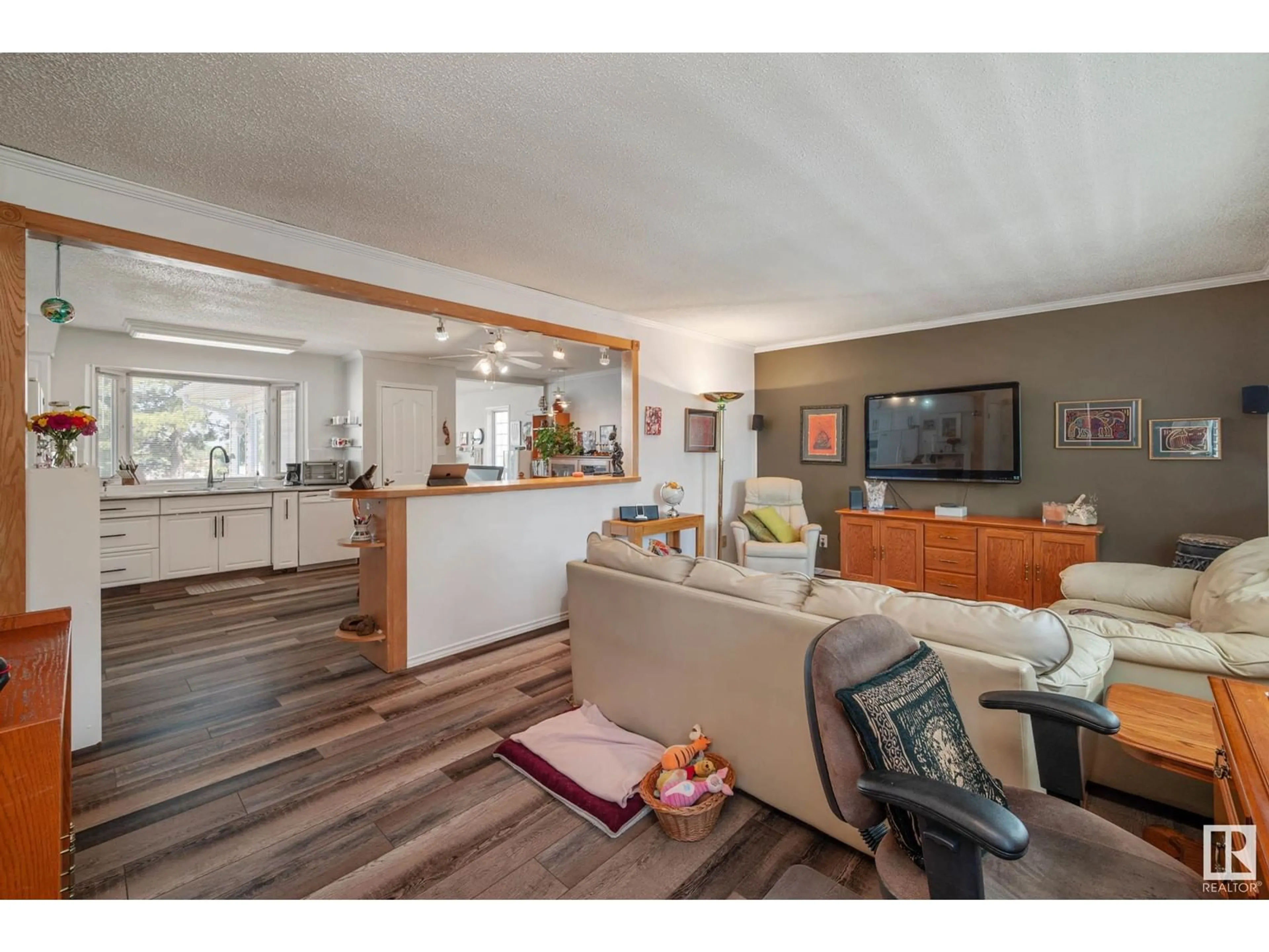 Open concept kitchen, wood/laminate floor for 28 FOREST DR, St. Albert Alberta T8N1X2