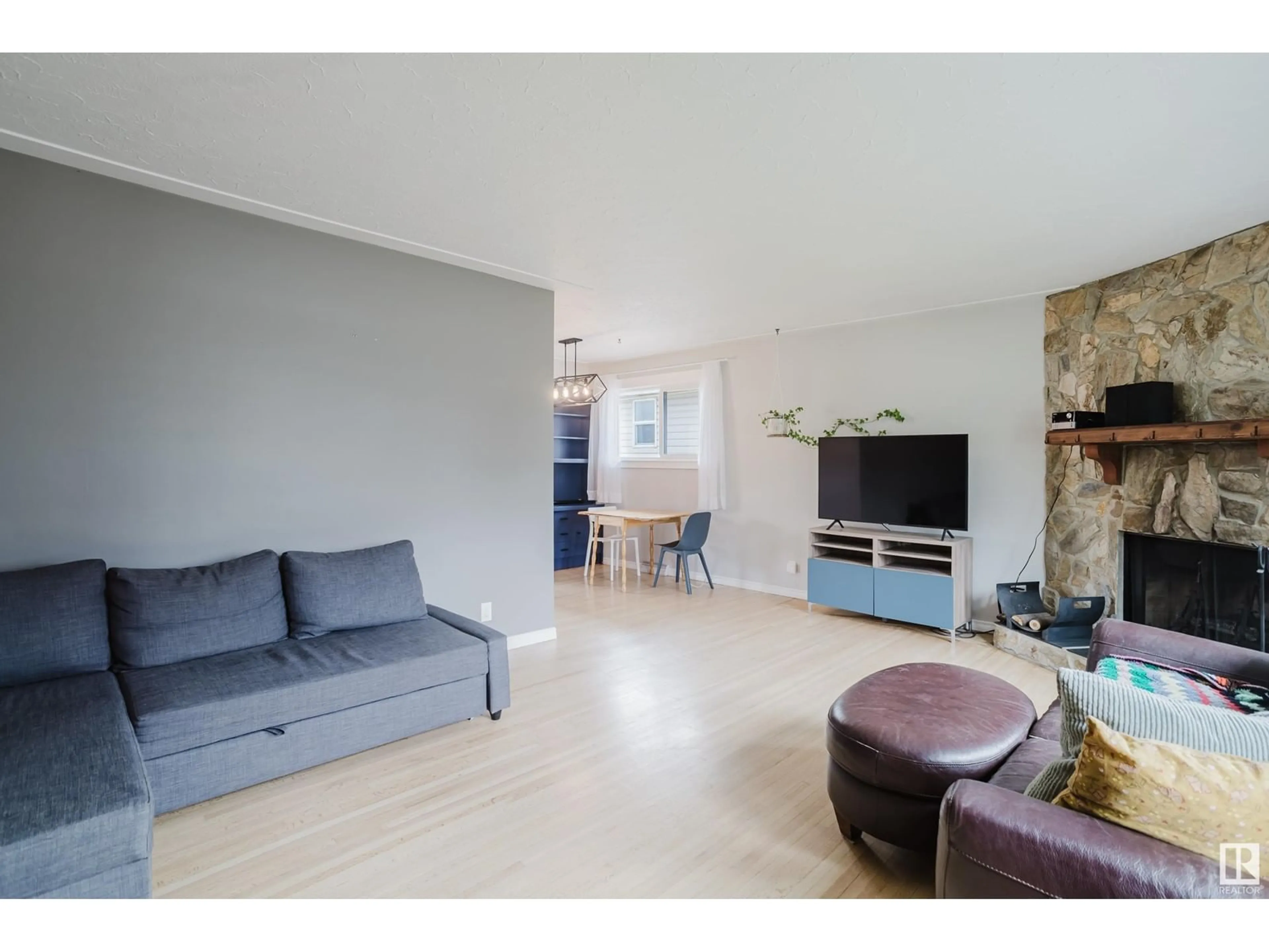 Living room with furniture, unknown for 14438 MCQUEEN RD, Edmonton Alberta T5N3L6