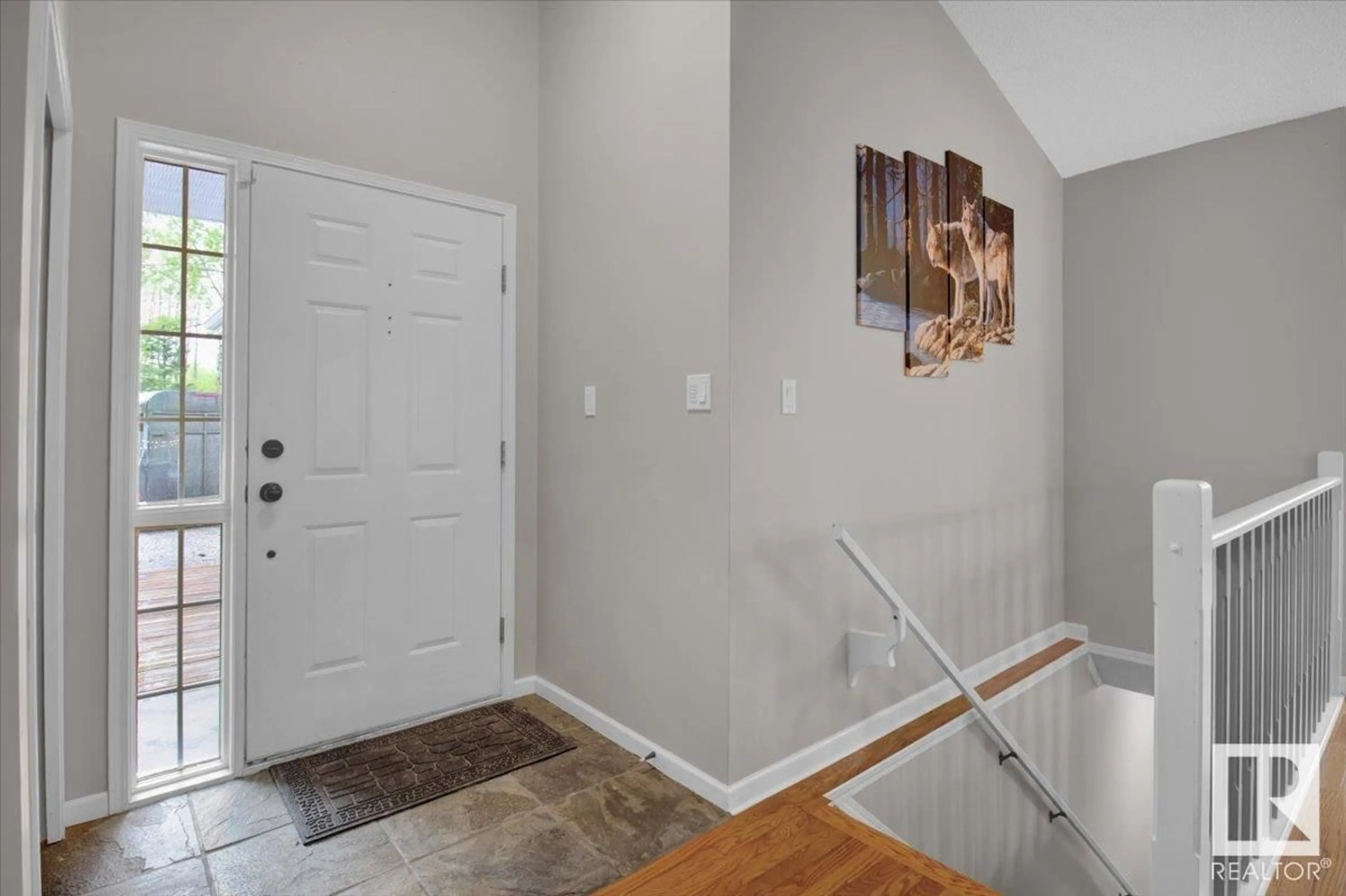 Indoor entryway for 53407 RGE ROAD 30, Rural Parkland County Alberta T7Y0E4