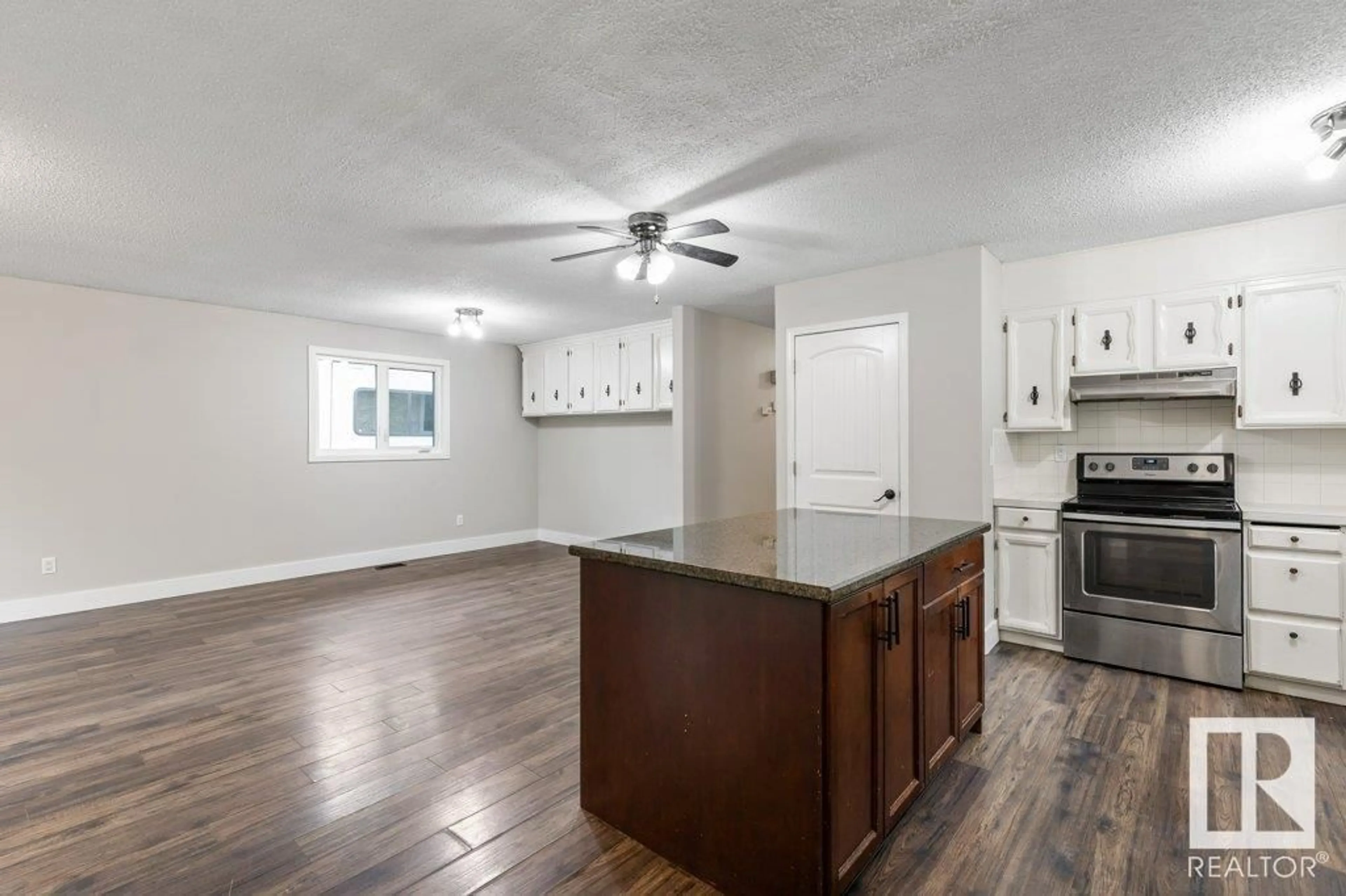 Open concept kitchen, wood/laminate floor for 29 LESTER CR, St. Albert Alberta T8N2B9