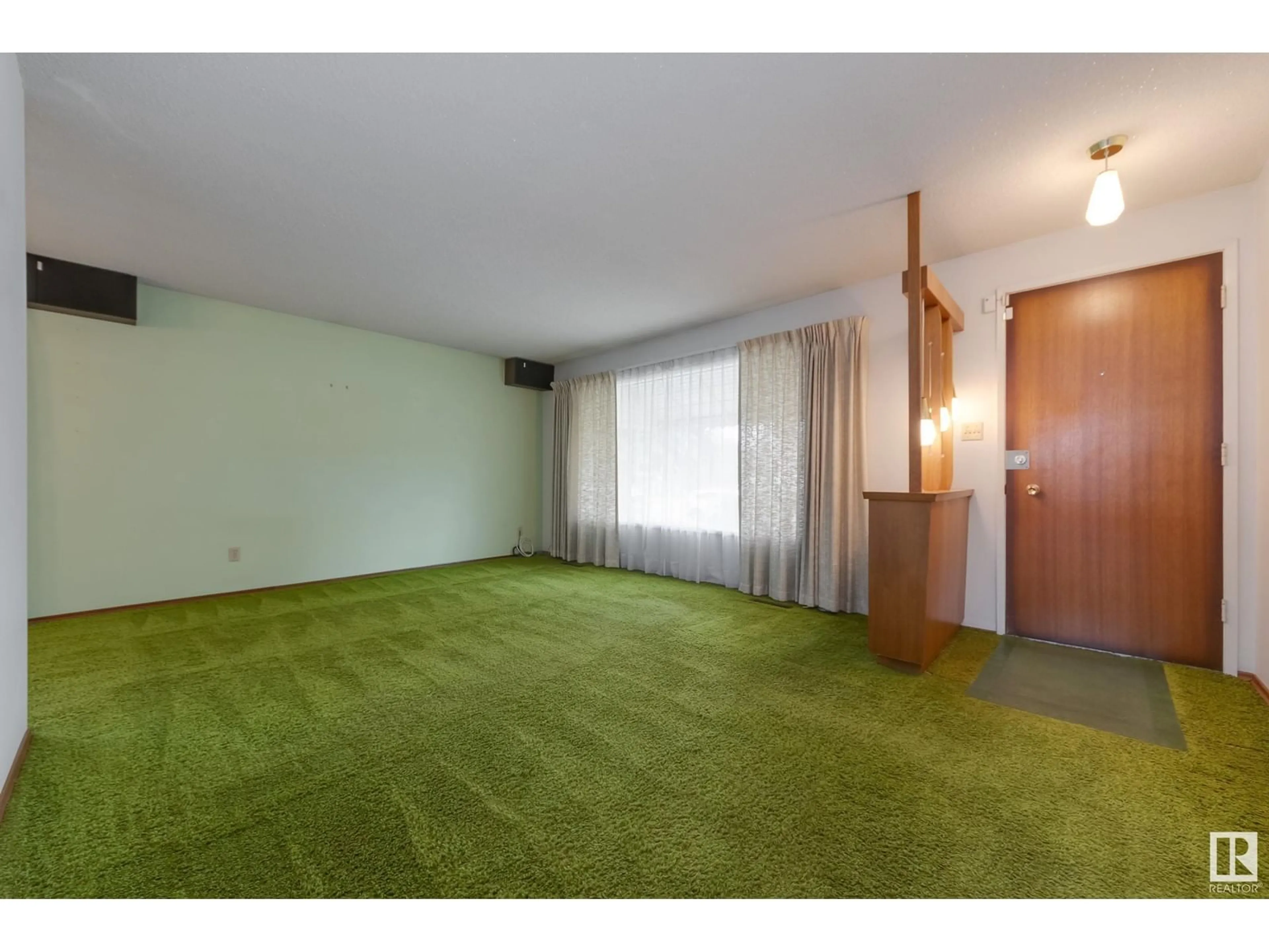 A pic of a room for 10804 52 AV, Edmonton Alberta T6H0P3