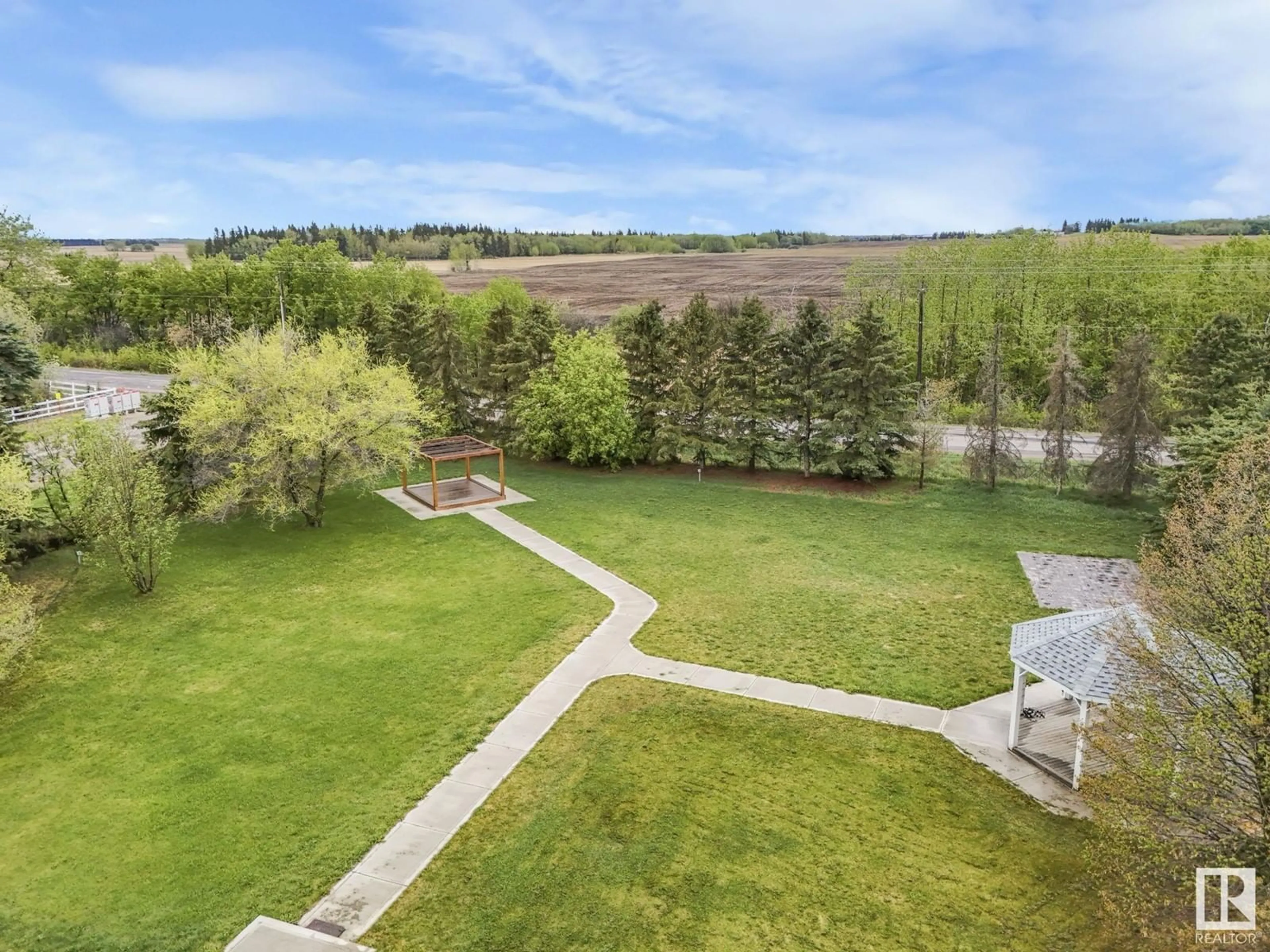A pic from outside/outdoor area/front of a property/back of a property/a pic from drone, water/lake/river/ocean view for 2711 34 ST, Edmonton Alberta T6X1A5