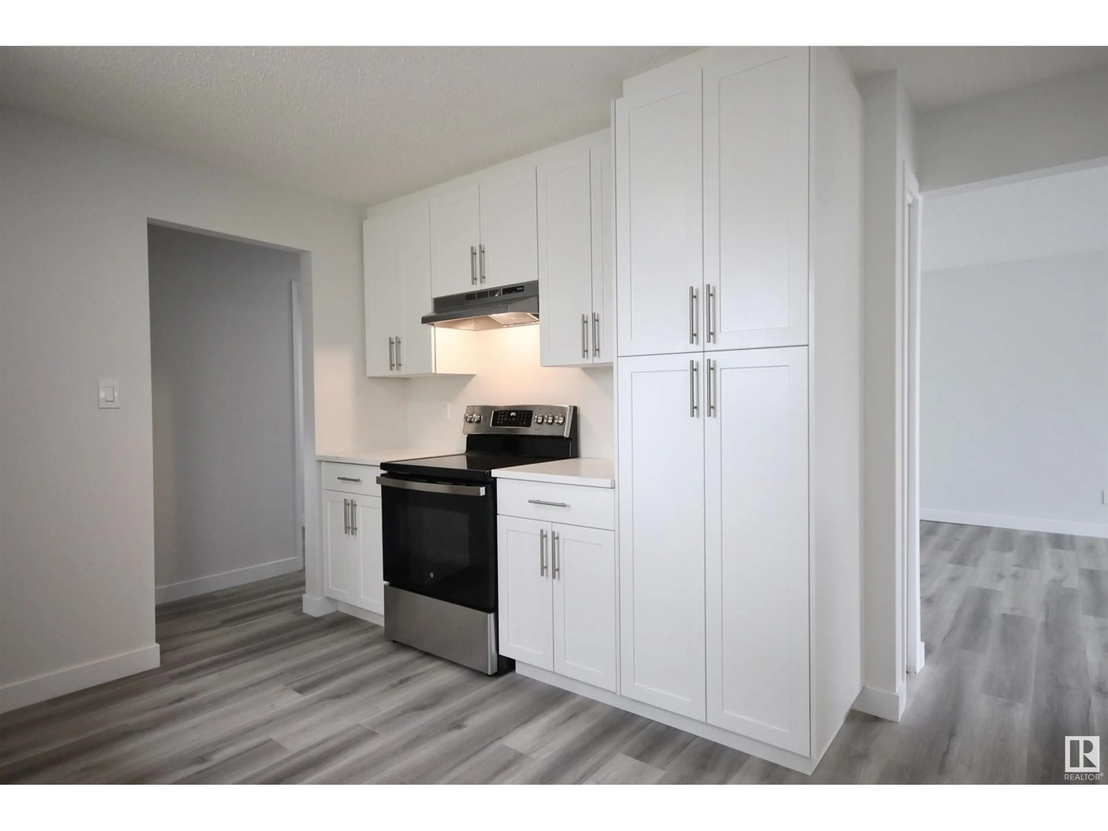 Standard kitchen, wood/laminate floor for 10337 172 AV, Edmonton Alberta T5X5C2