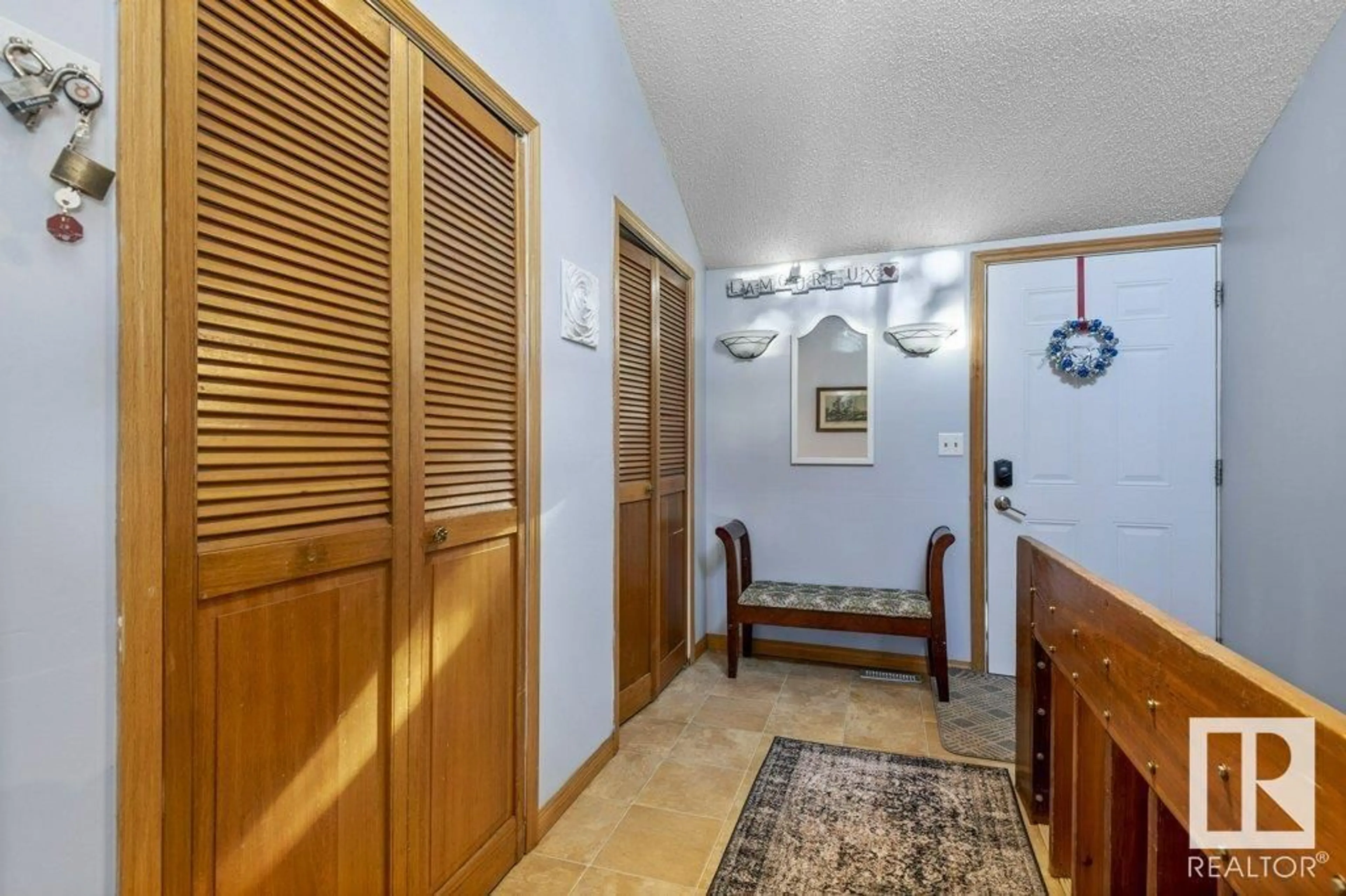 Indoor foyer for 55000 - 38 LAMOUREUX DR, Rural Sturgeon County Alberta T8L5A7