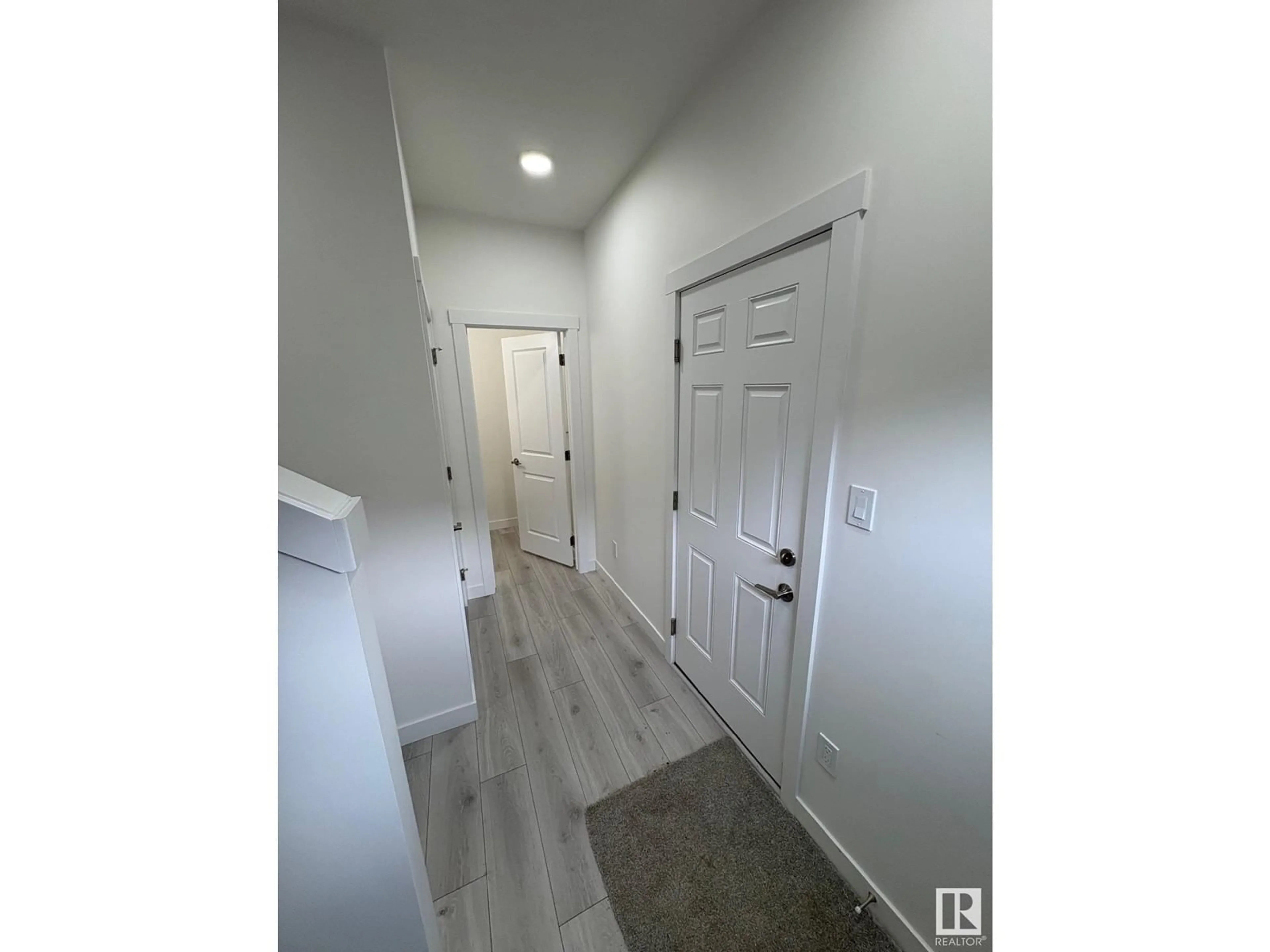 Indoor entryway for 27 - 2710 66 ST, Edmonton Alberta T6X3H4